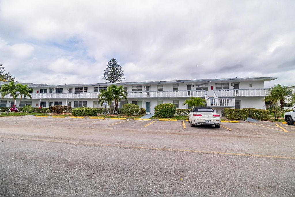 Photo of 120 Northampton #F, West Palm Beach, FL 33417 (MLS # R11064537)