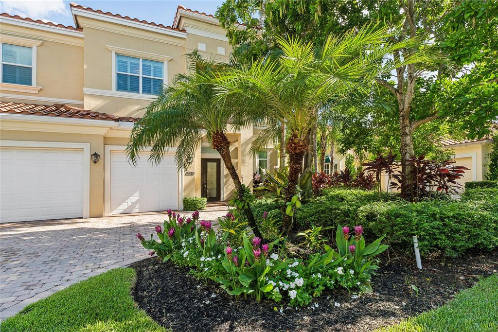 Photo of 12270 Sunnydale Drive, Wellington, FL 33414 (MLS # B26018898)