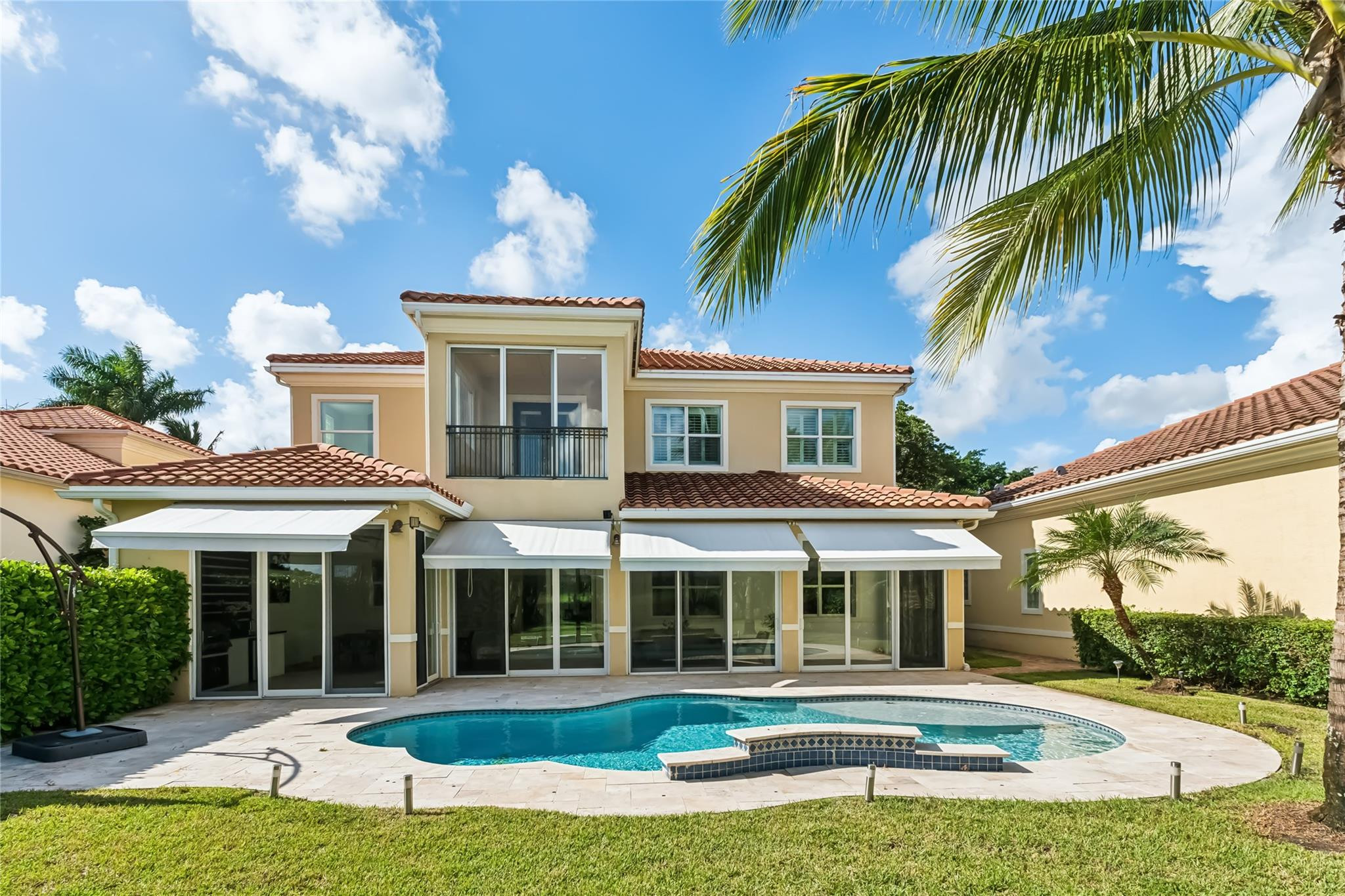 HUNTERS CHASE OF PALM BEACH POLO & COUNT - Residential