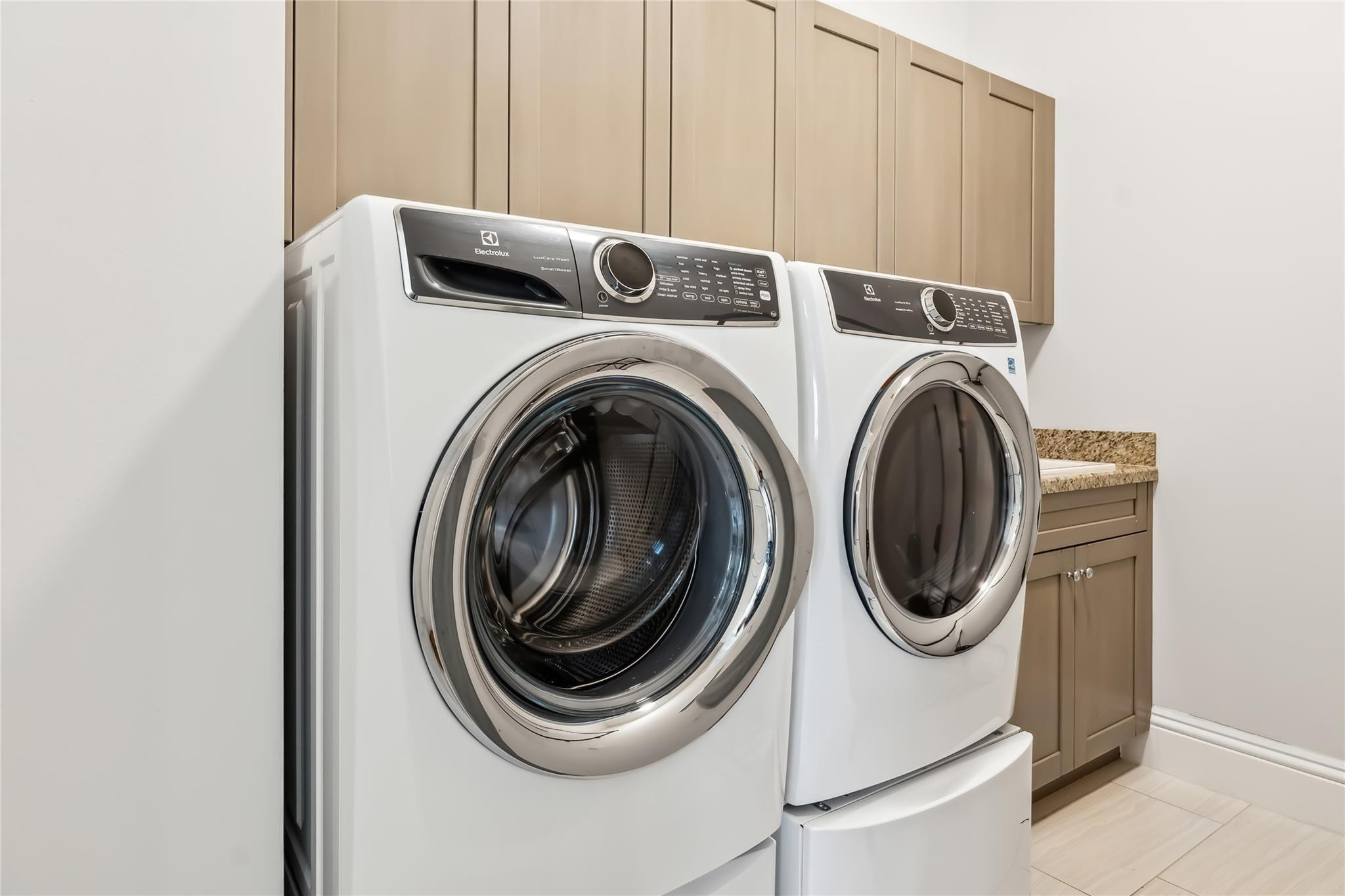 HUNTERS CHASE OF PALM BEACH POLO & COUNT - Residential