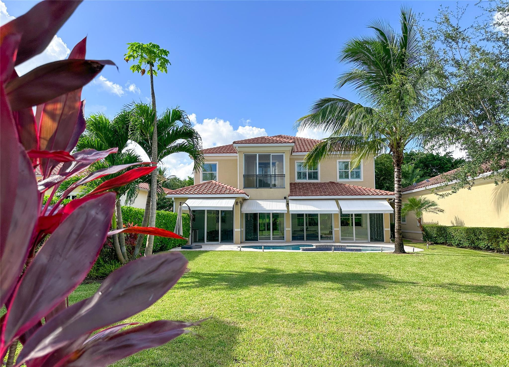 HUNTERS CHASE OF PALM BEACH POLO & COUNT - Residential