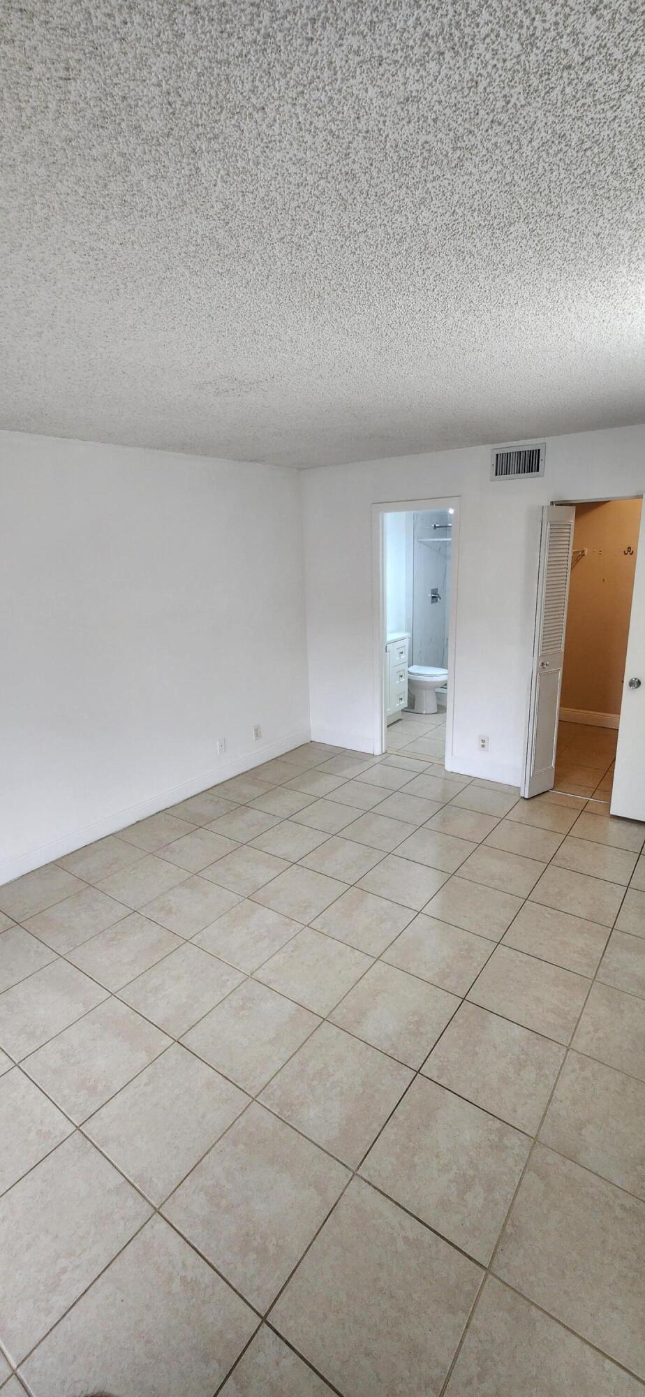 VILLAS AT MEADOW LAKES CONDO - Residential