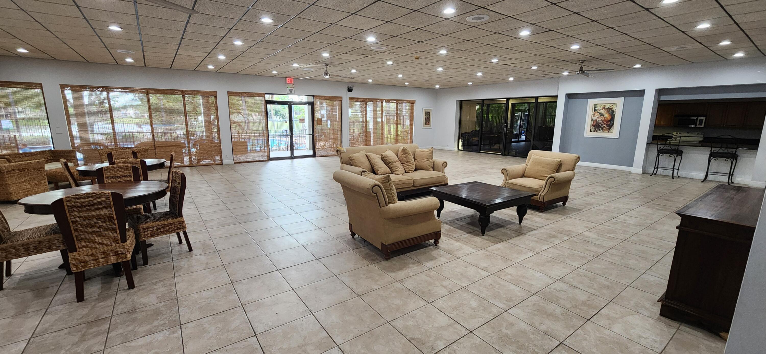 VILLAS AT MEADOW LAKES CONDO - Residential