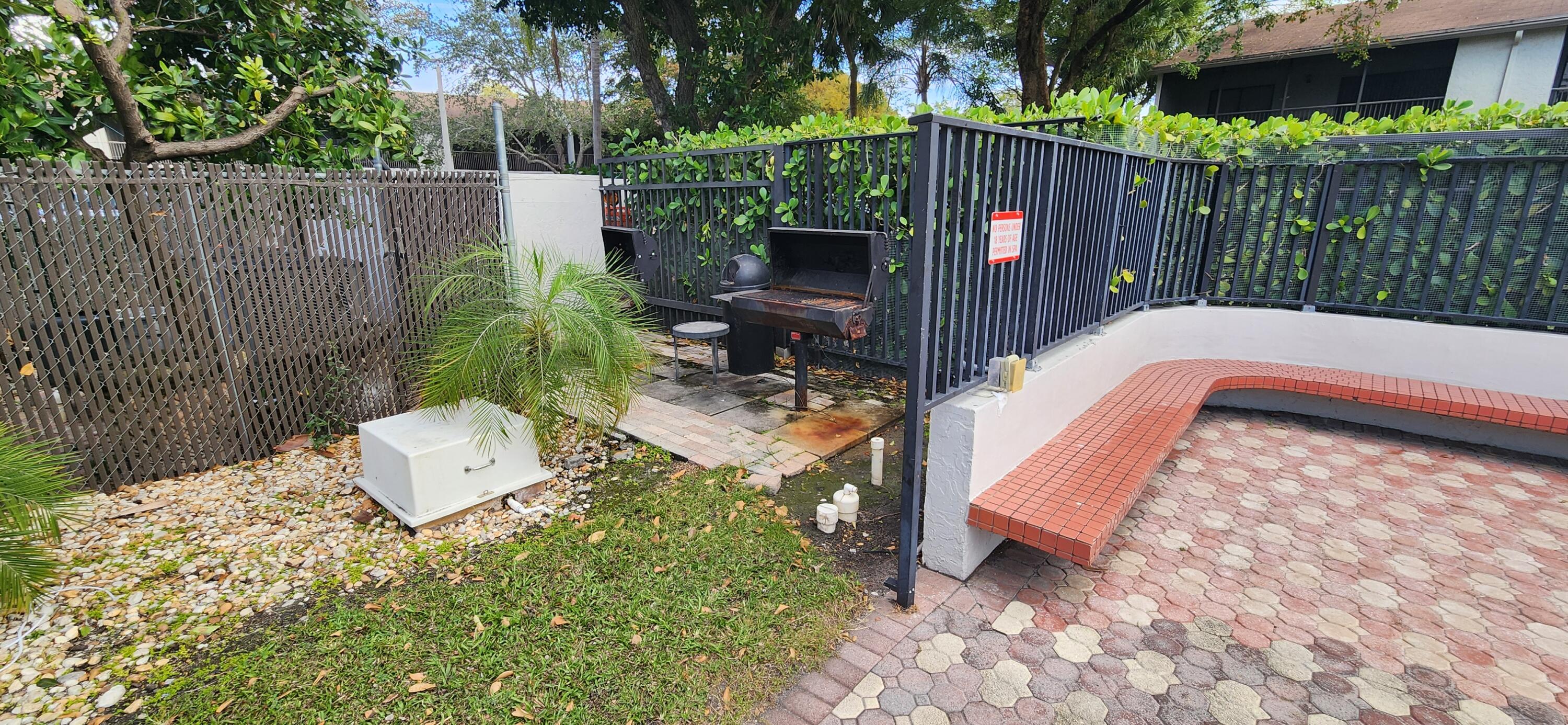 VILLAS AT MEADOW LAKES CONDO - Residential