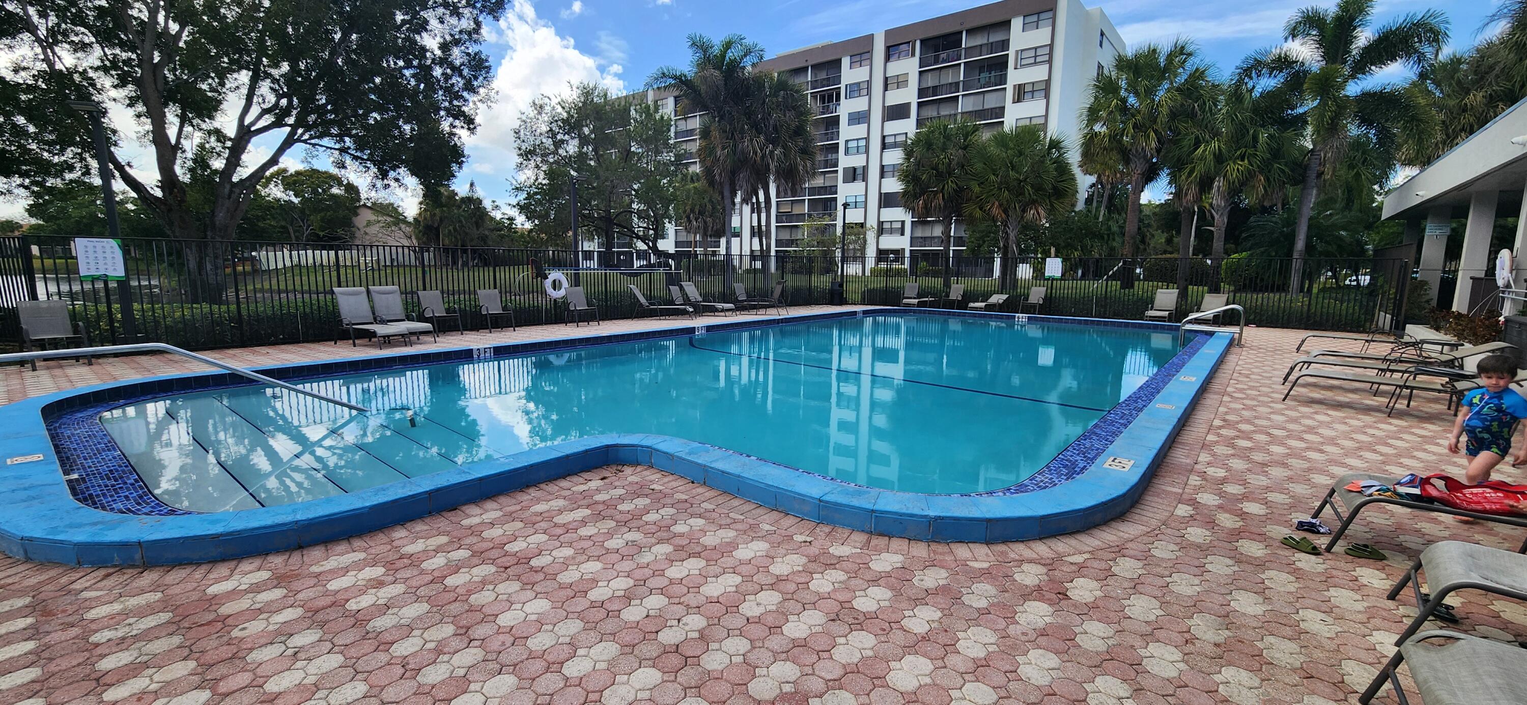 VILLAS AT MEADOW LAKES CONDO - Residential