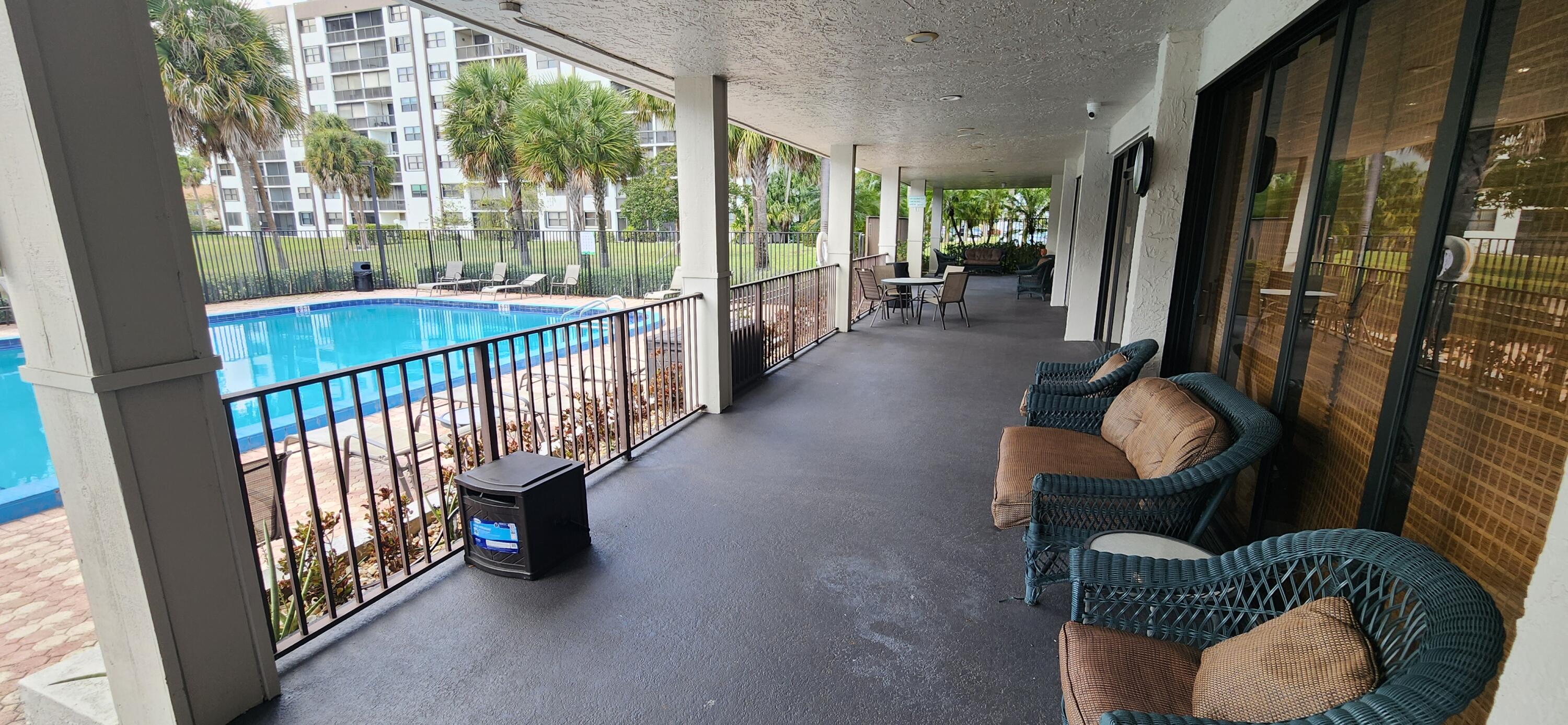 VILLAS AT MEADOW LAKES CONDO - Residential