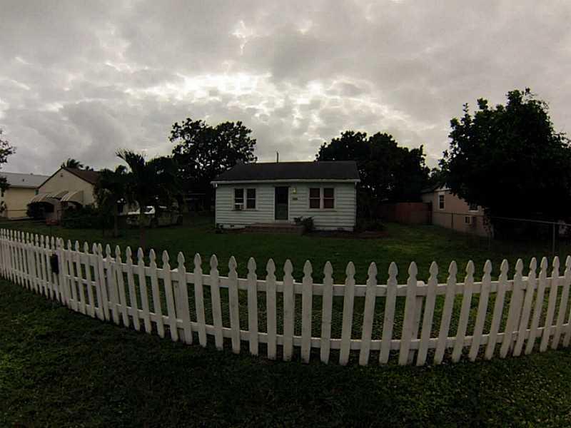 HOLLYWOOD PARK - Residential Lease