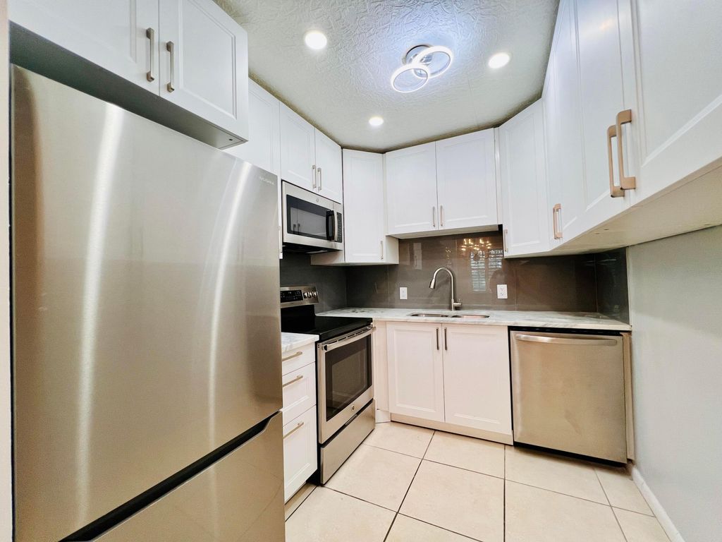 Photo of 74 Berkshire Cres, West Palm Beach, FL 33417 (MLS # B26027735)