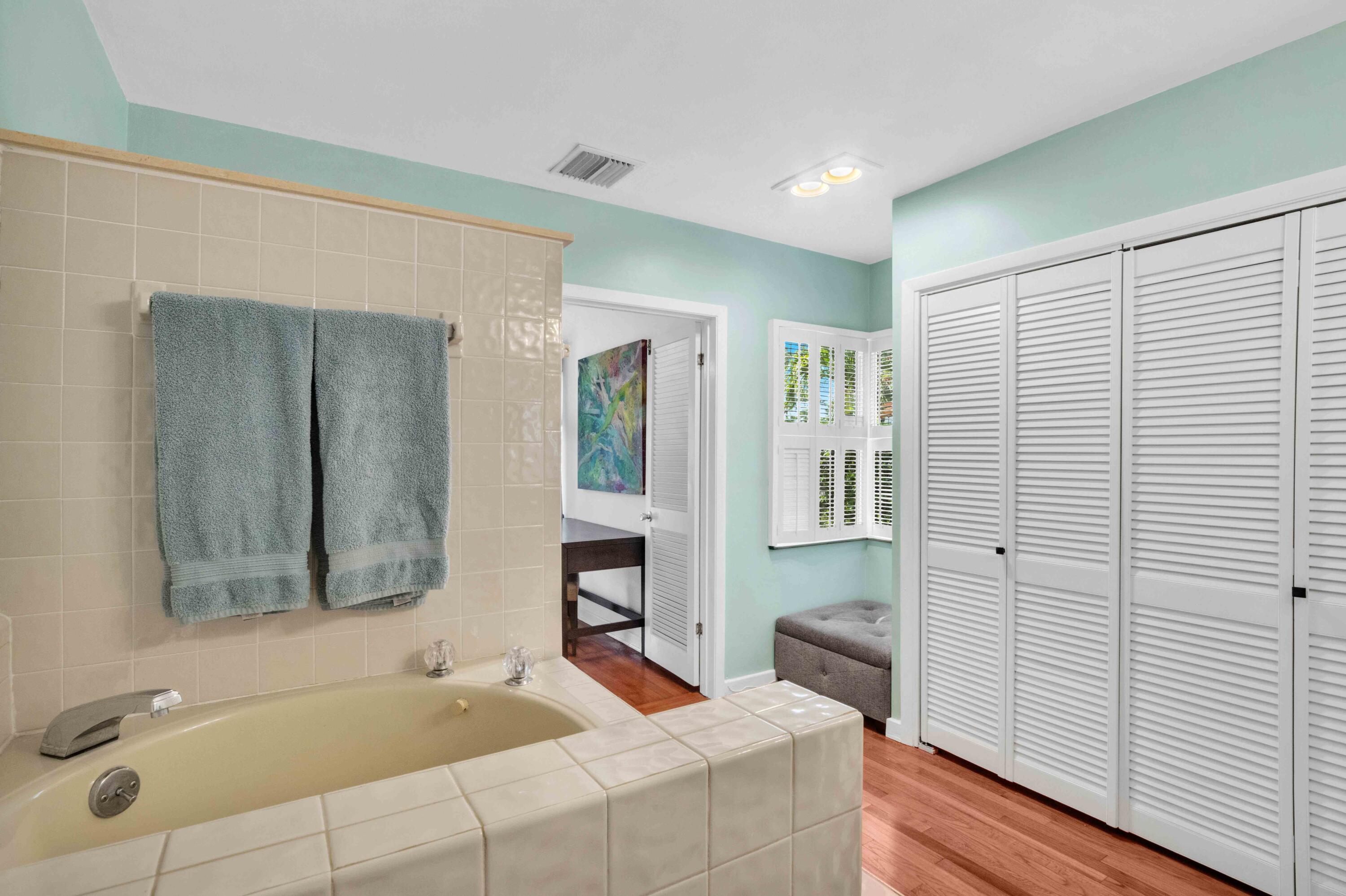 LAKE WORTH TOWN OF - Residential