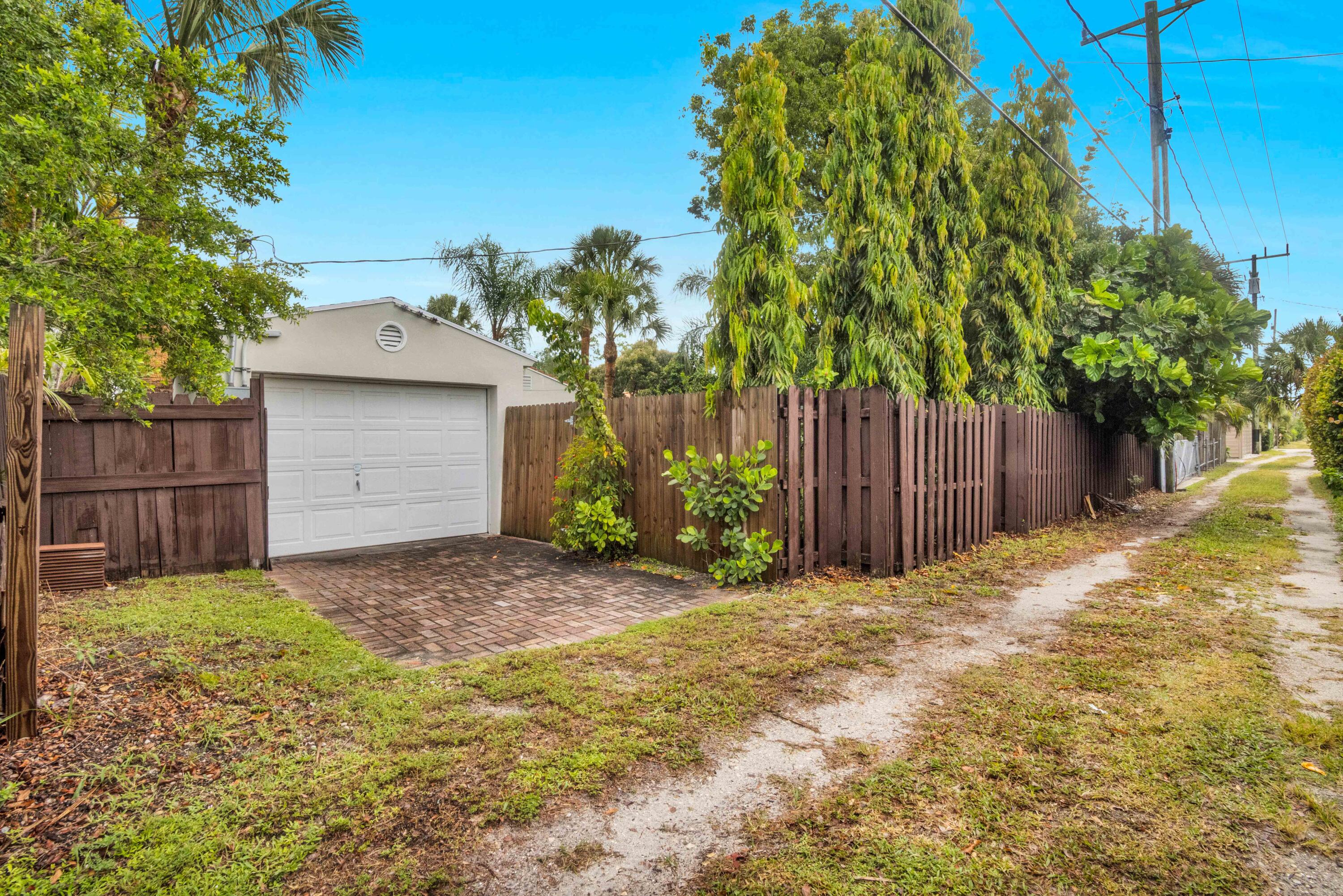 LAKE WORTH TOWN OF - Residential