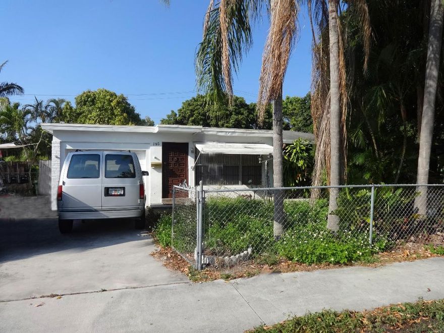 Great Location  close to FAU  3 bedroom 2 bath large room in back. Fenced back yard