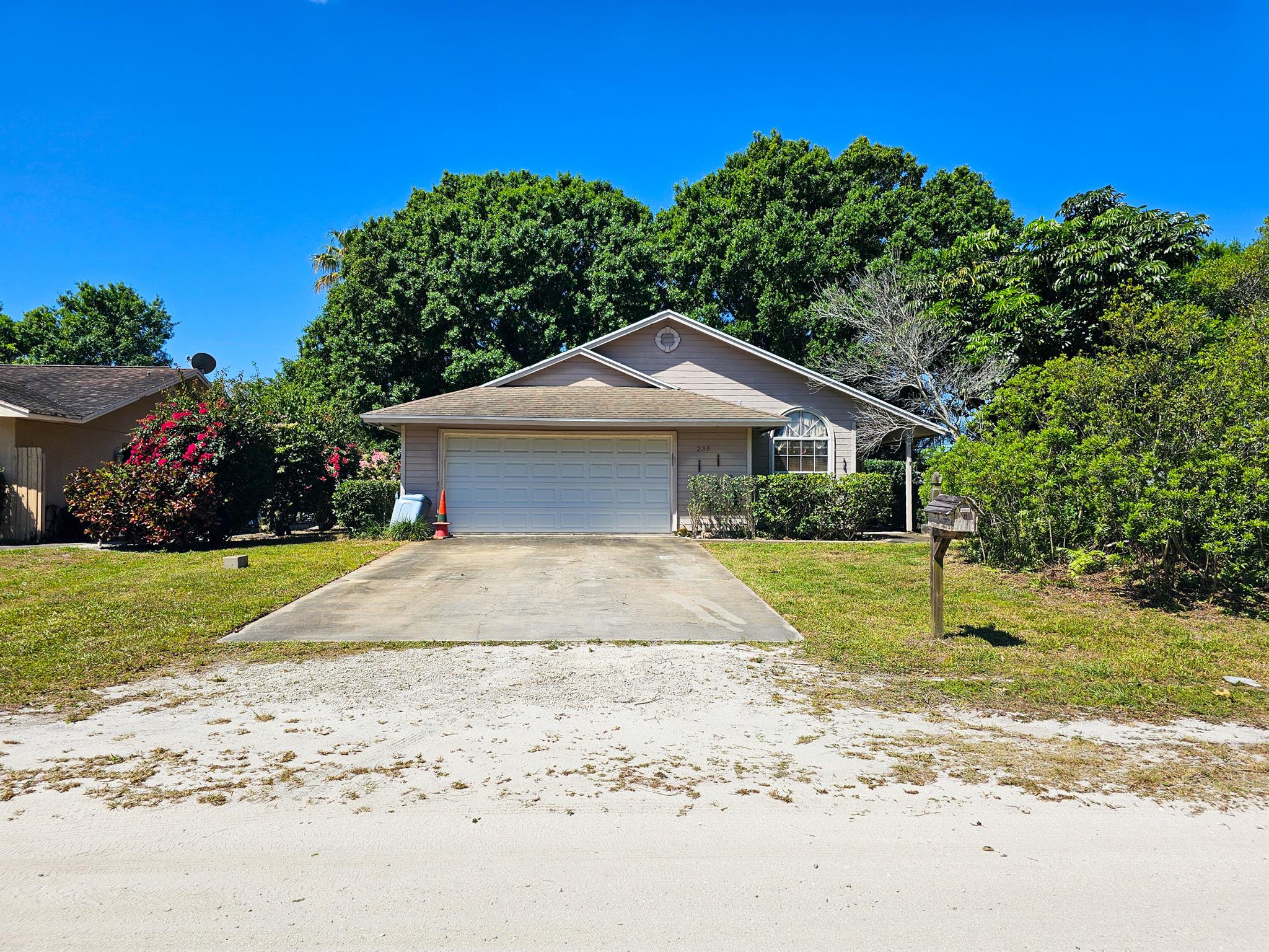 Attention all investors and fixer-upper enthusiasts! This 2/2/2 Single Family Home is the perfect opportunity to create your dream property.With plenty of upgrades needed, this property is a blank canvas waiting for the right buyer to come in and bring it to life.