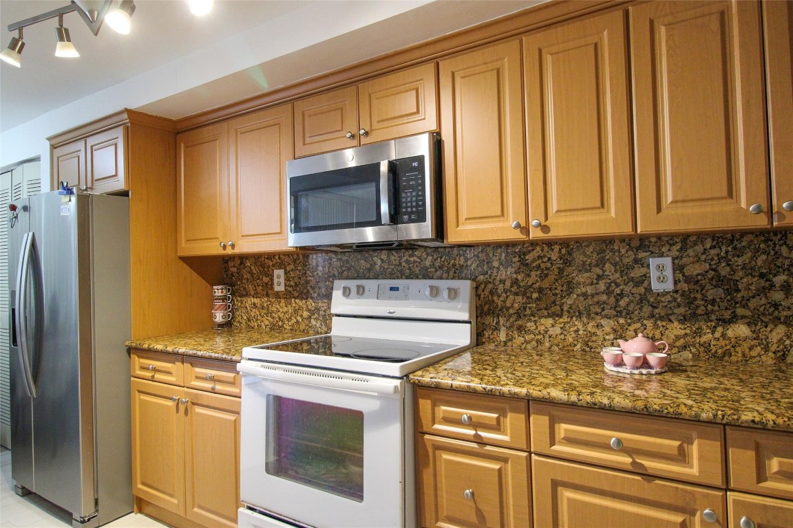 NEW PASEOS CASTELLANOS CO - Residential