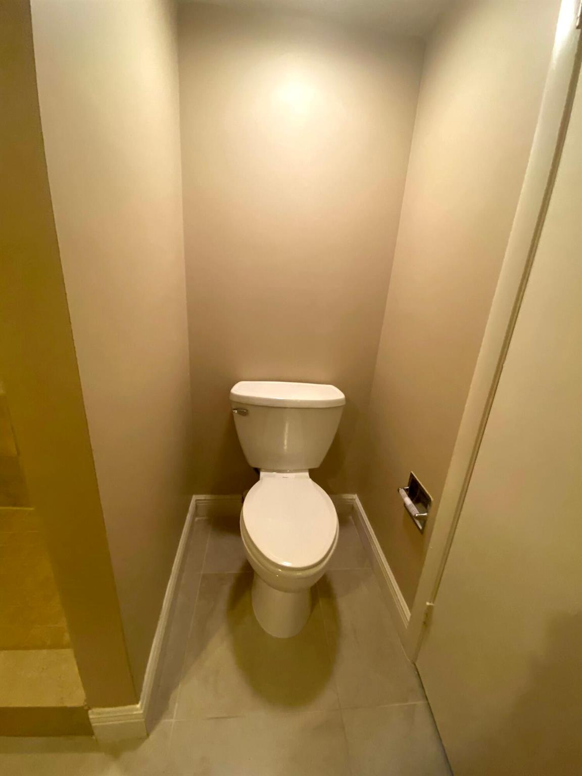 VILLAGE OF SANDALWOOD LAK - Residential Lease