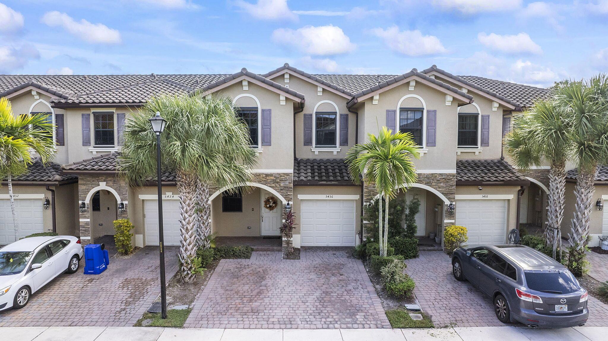 CELEBRATION POINTE - Residential