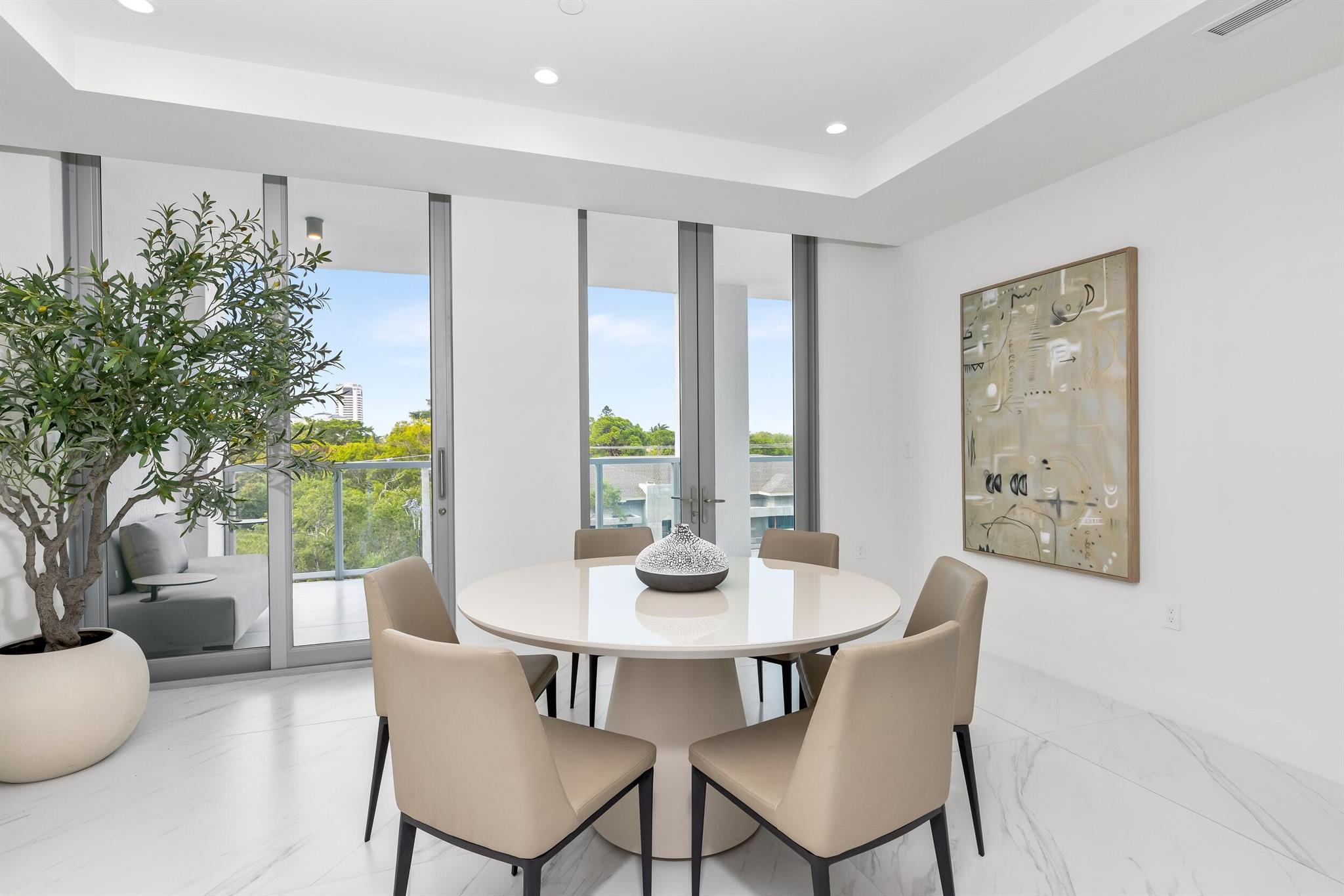 ROYAL PALM RESIDENCES - Residential