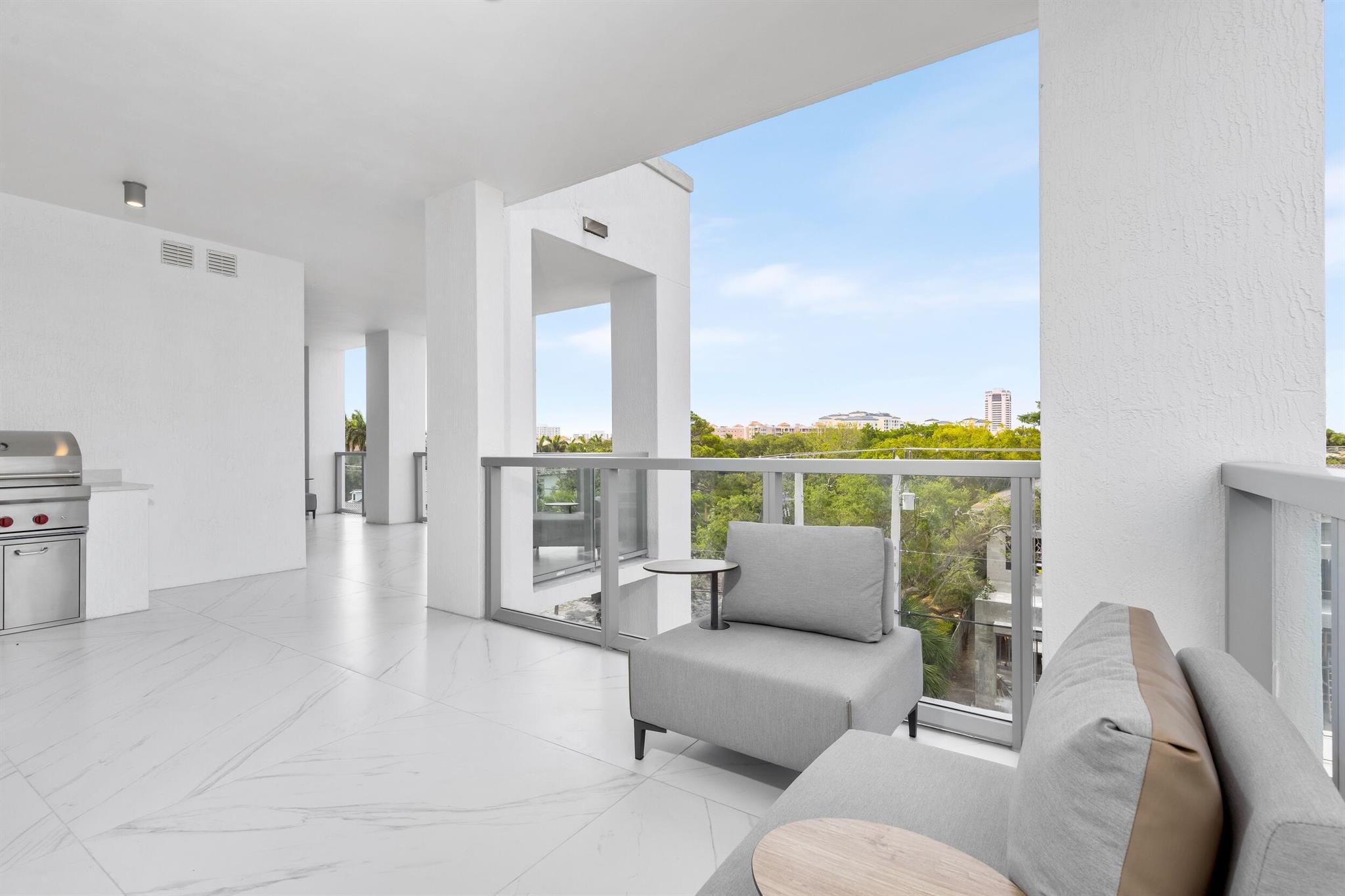 ROYAL PALM RESIDENCES - Residential