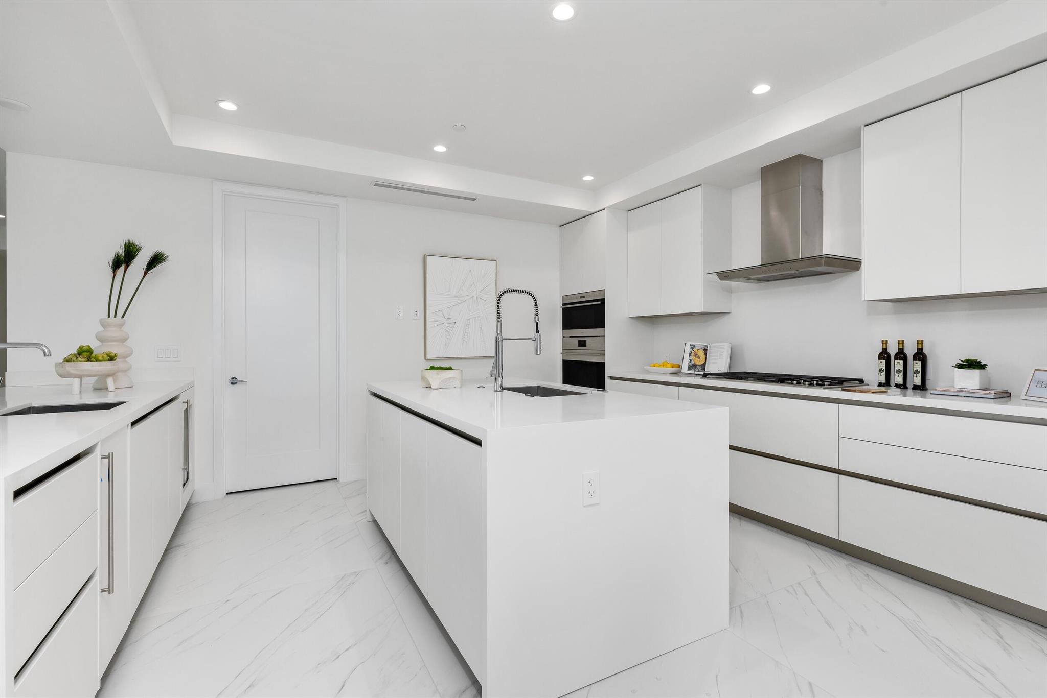 ROYAL PALM RESIDENCES - Residential