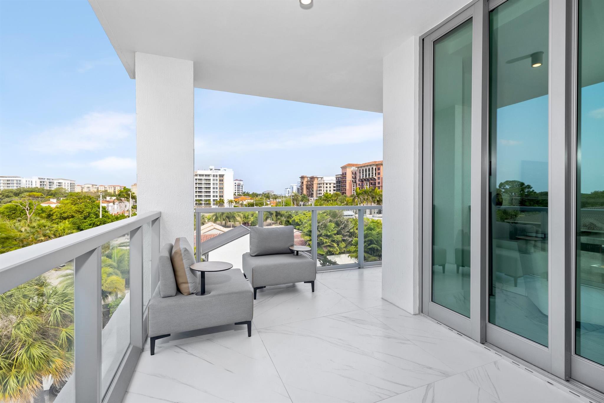 ROYAL PALM RESIDENCES - Residential