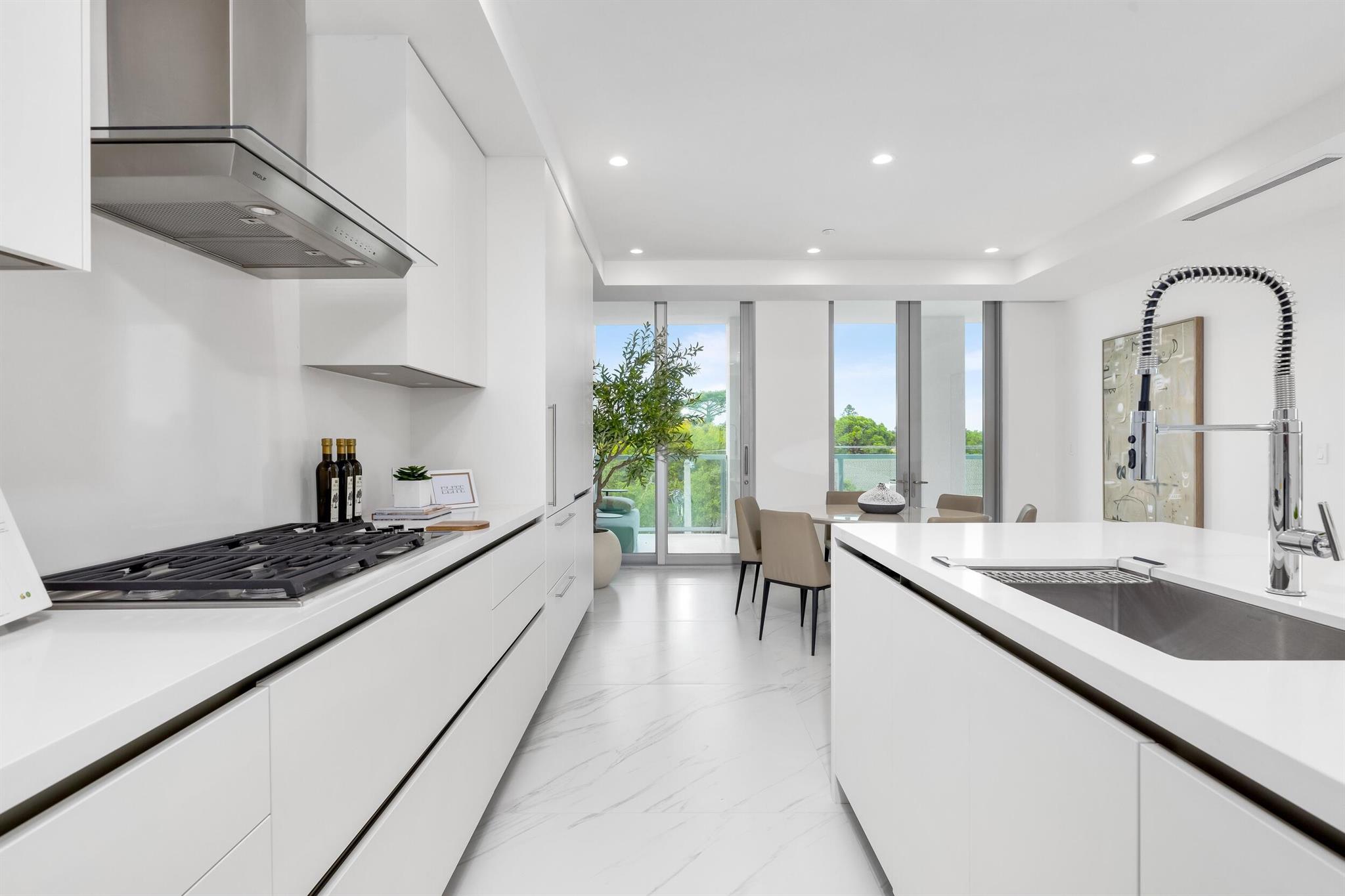 ROYAL PALM RESIDENCES - Residential