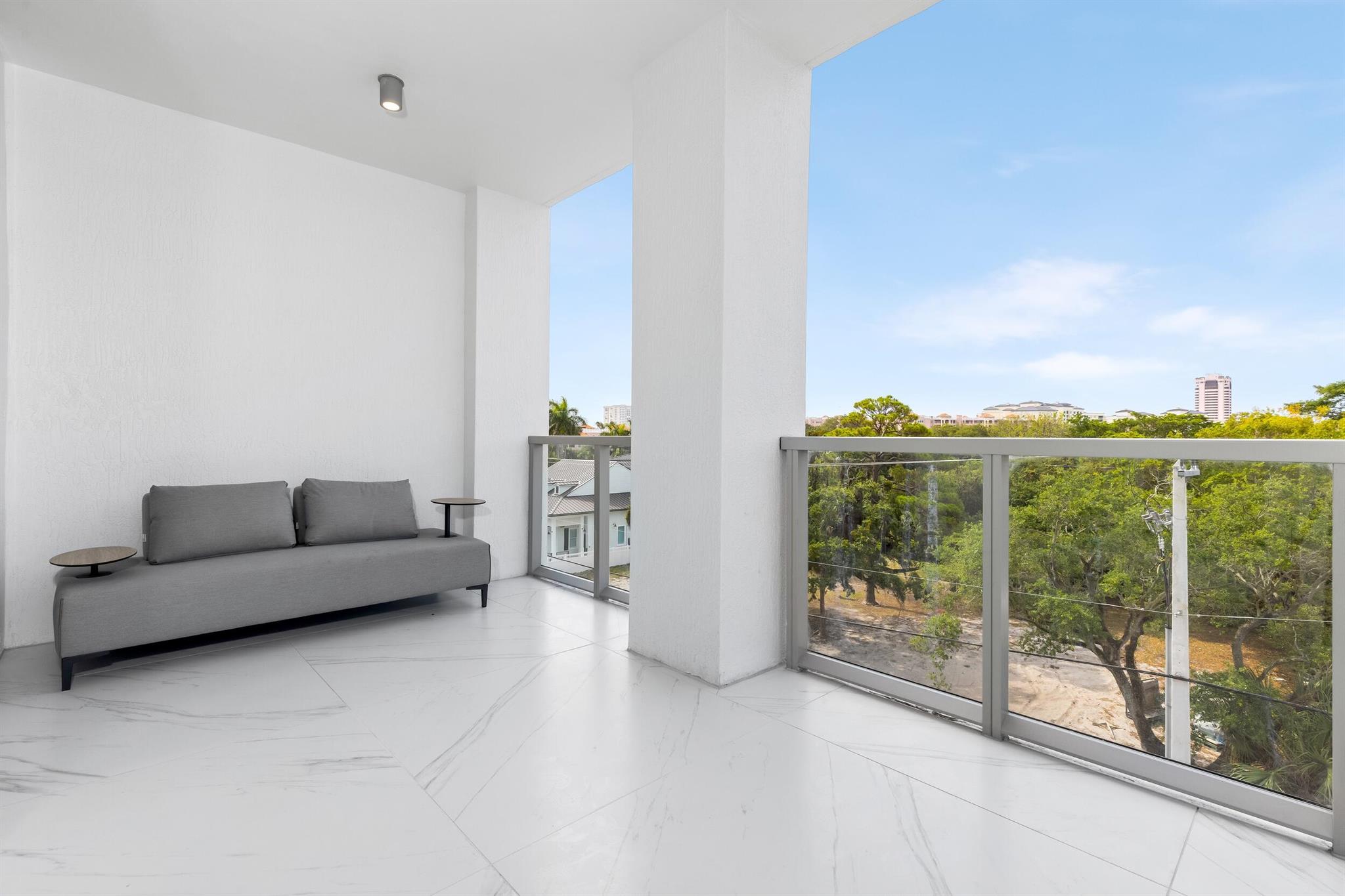 ROYAL PALM RESIDENCES - Residential