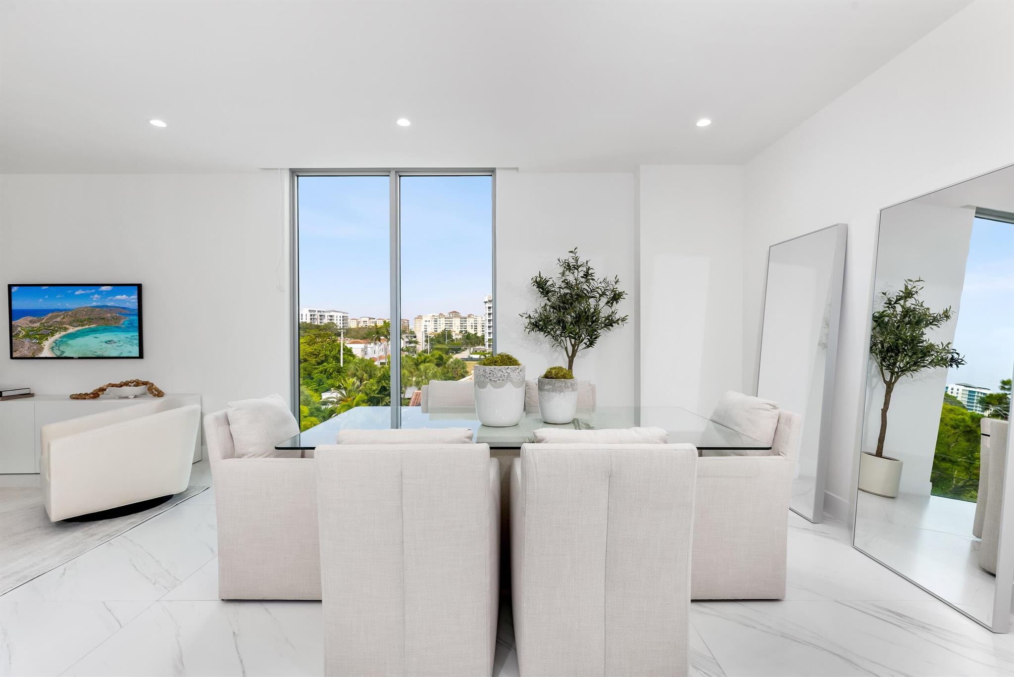 ROYAL PALM RESIDENCES - Residential