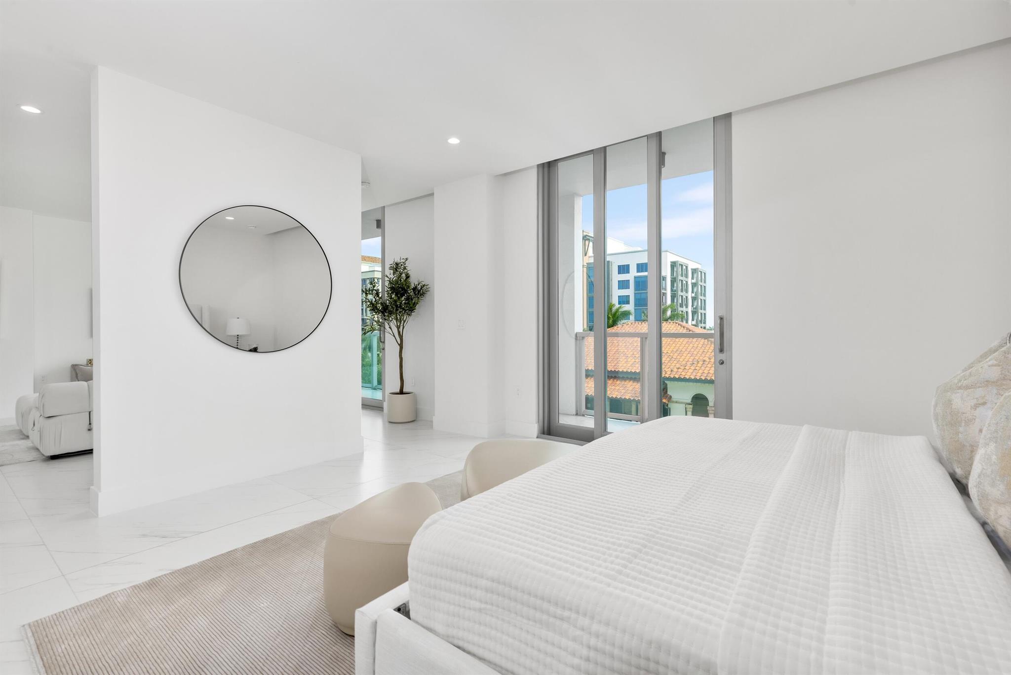 ROYAL PALM RESIDENCES - Residential