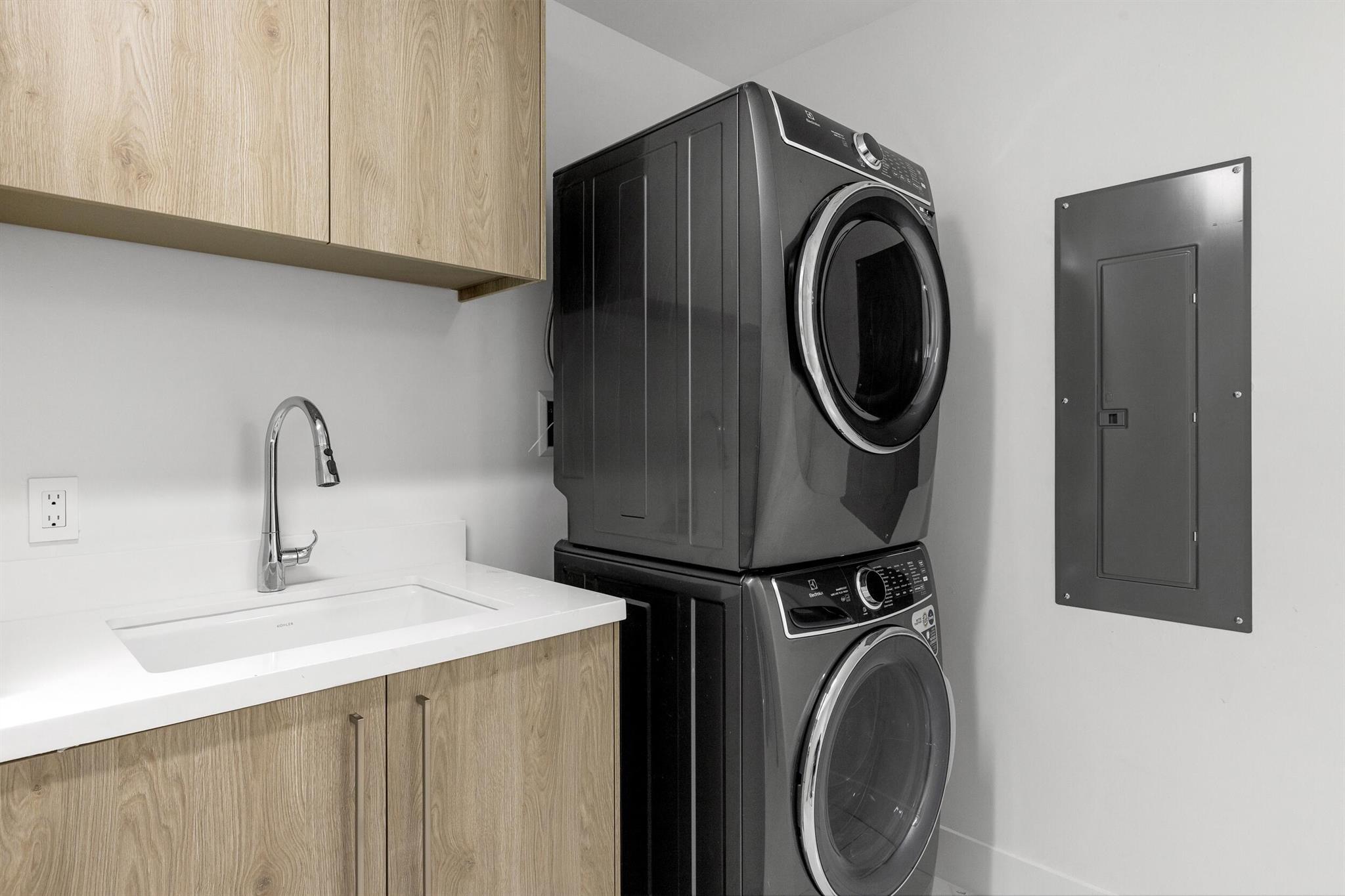 ROYAL PALM RESIDENCES - Residential