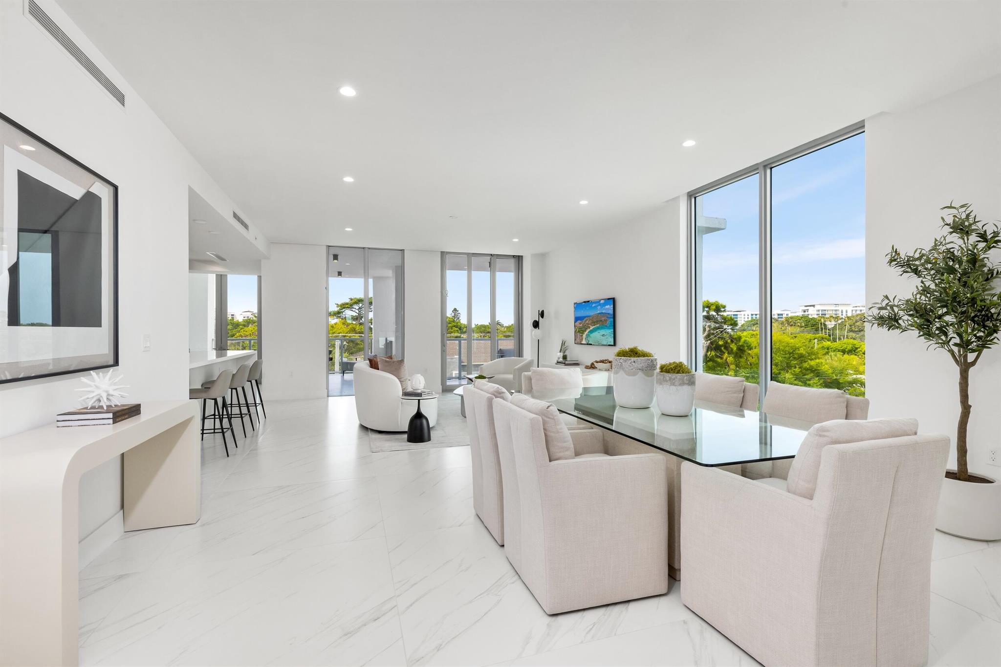 ROYAL PALM RESIDENCES - Residential