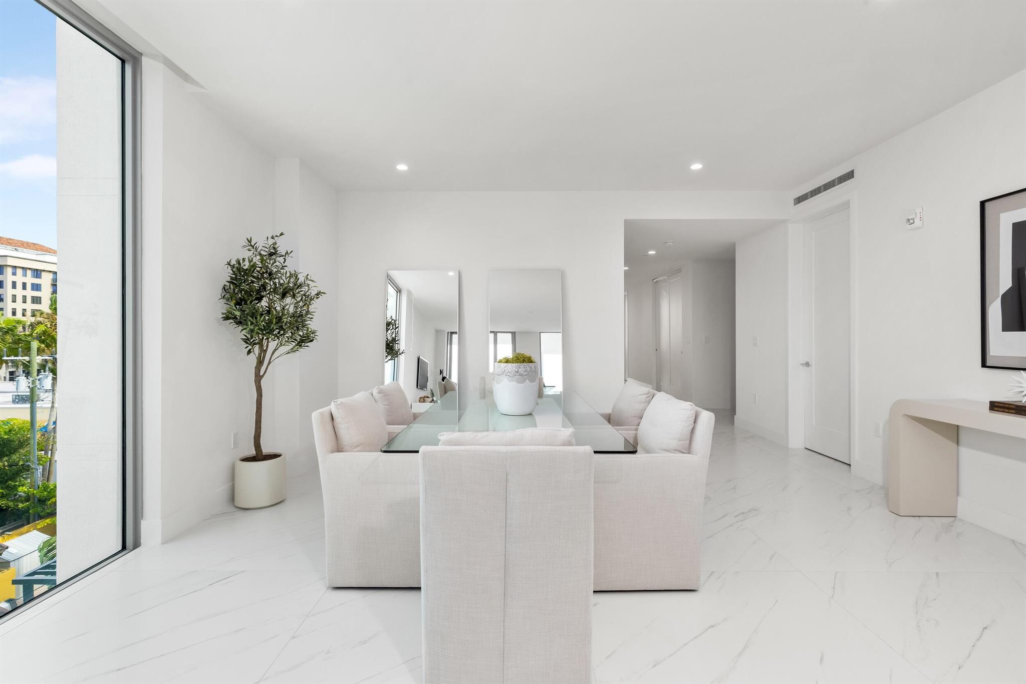 ROYAL PALM RESIDENCES - Residential