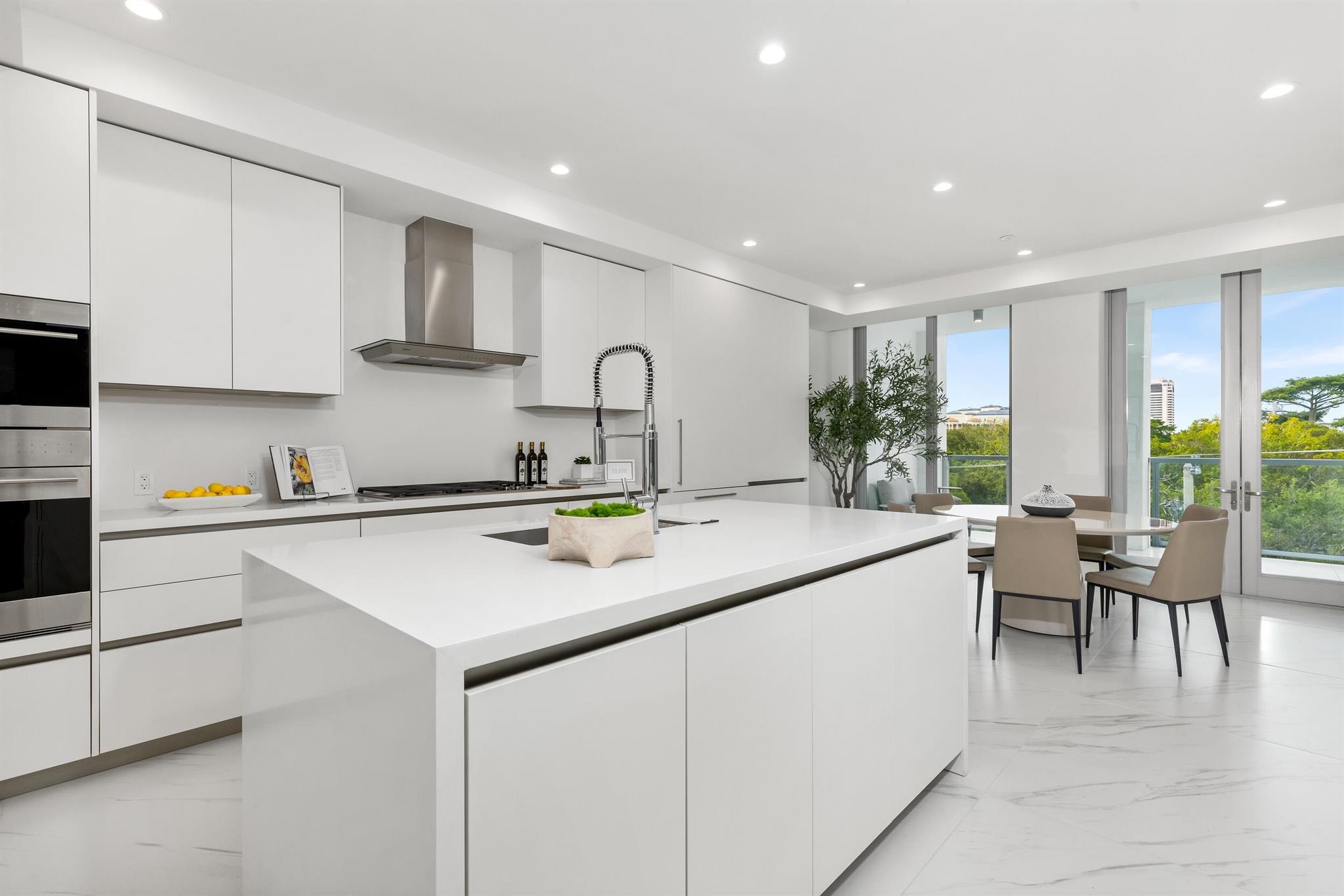 ROYAL PALM RESIDENCES - Residential