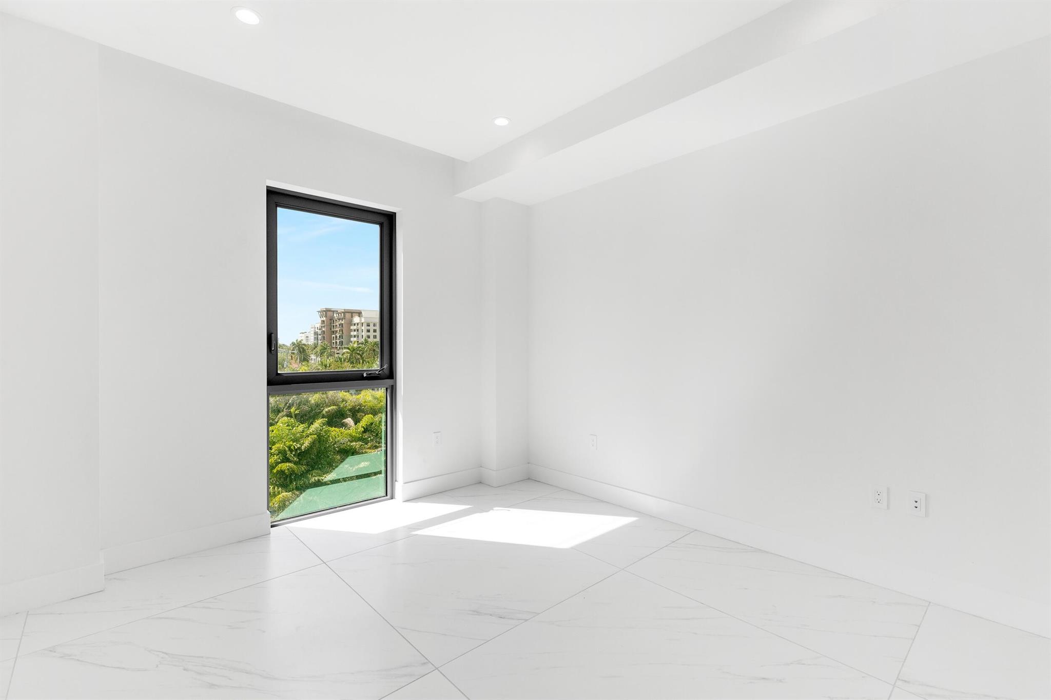 ROYAL PALM RESIDENCES - Residential