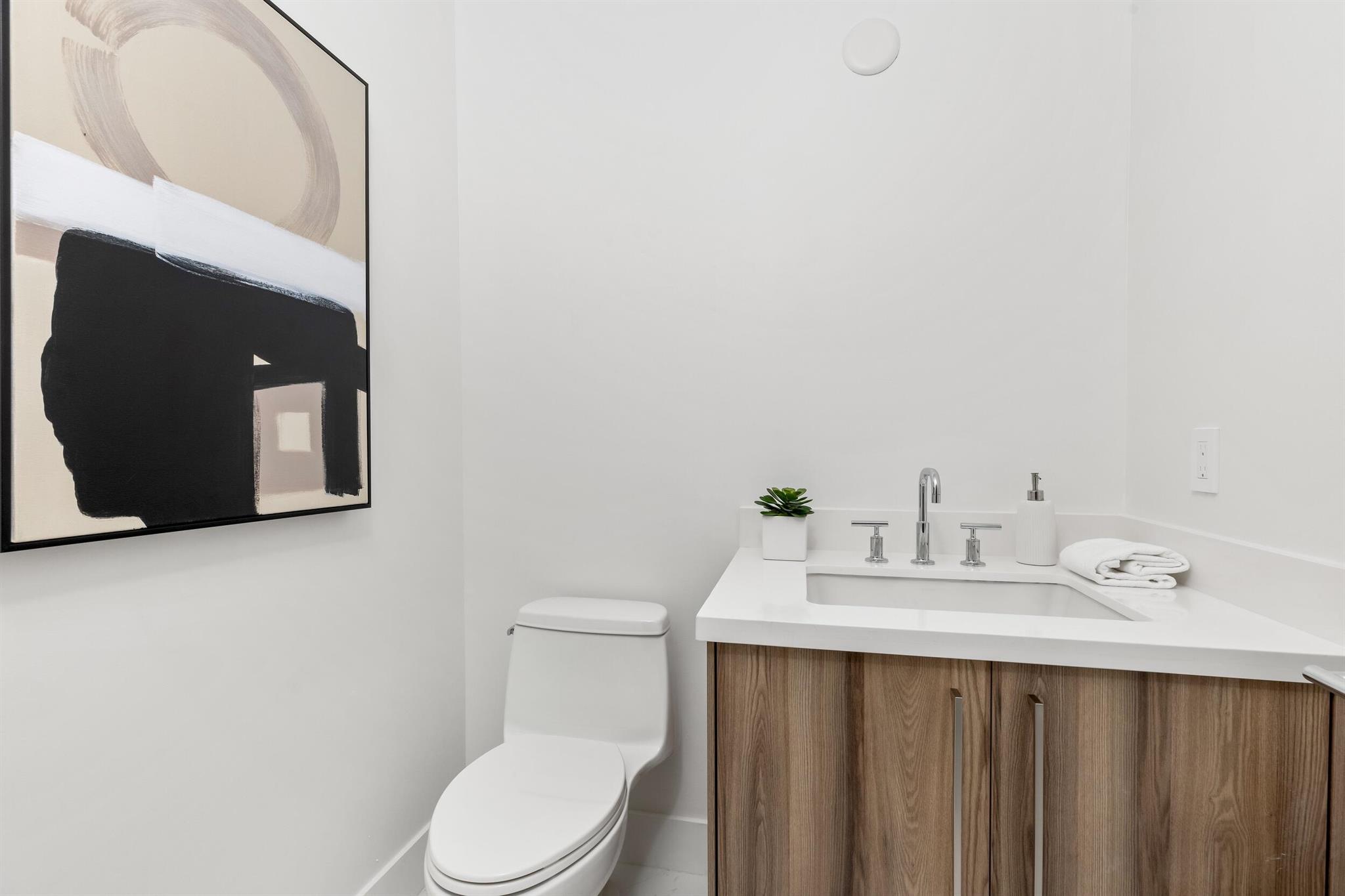 ROYAL PALM RESIDENCES - Residential