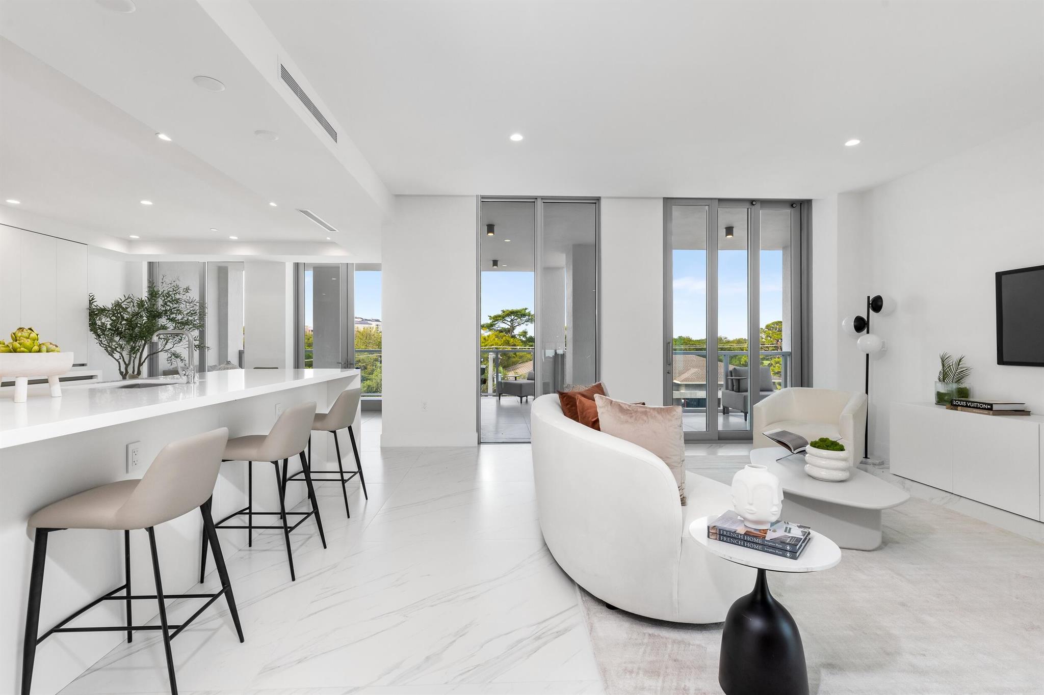 ROYAL PALM RESIDENCES - Residential