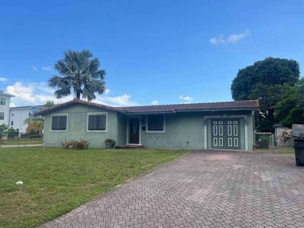 Photo of 2800 SW 4th Court, Fort Lauderdale, FL 33312 (MLS # R11135713)