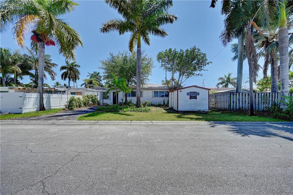 HOLLYWOOD LAKES SEC - Residential