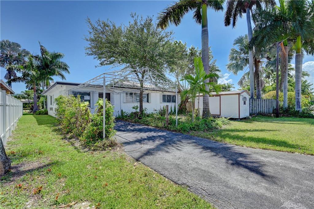 HOLLYWOOD LAKES SEC - Residential