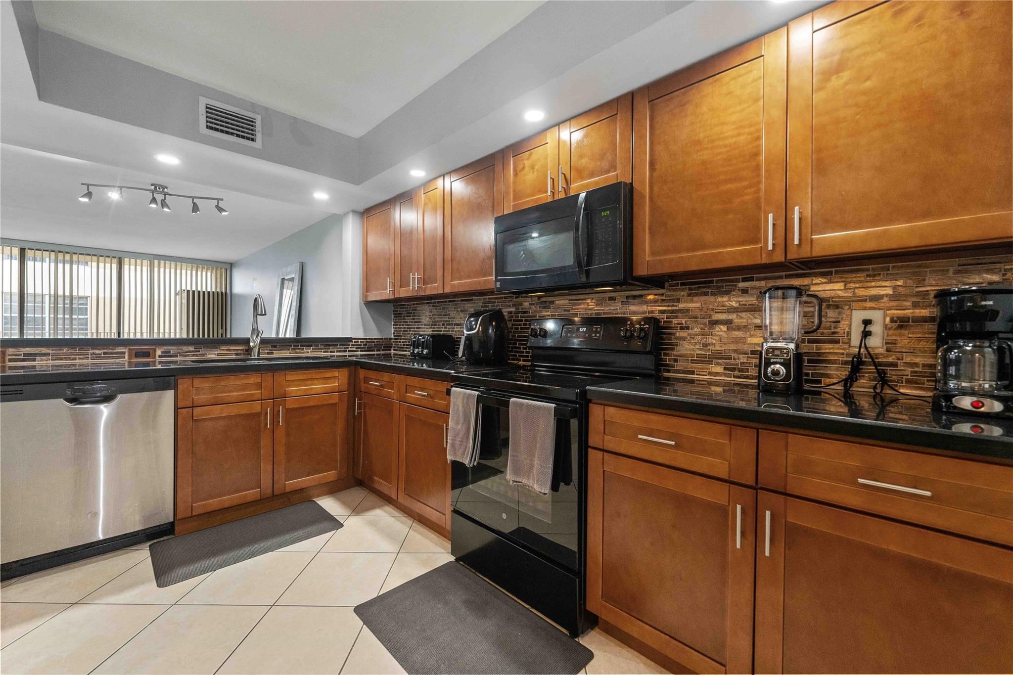 8236 NW 24th St 8236