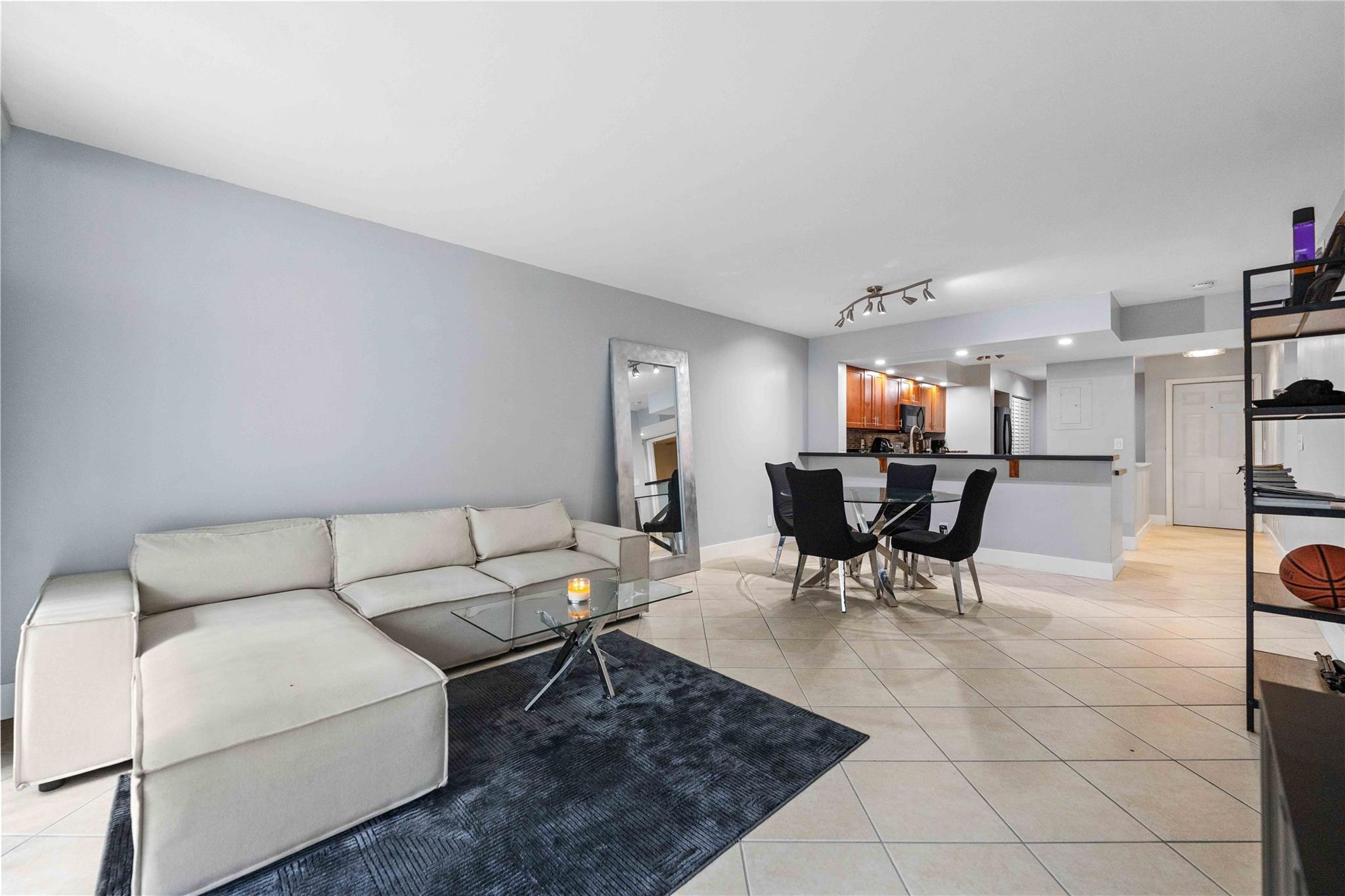 8236 NW 24th St 8236