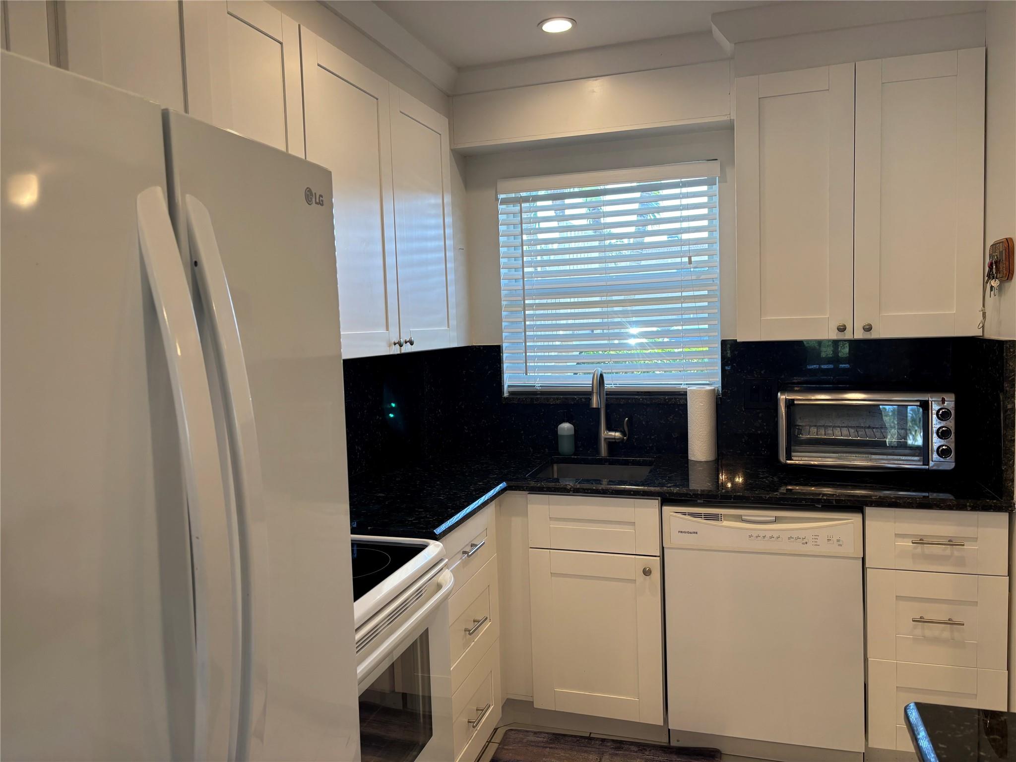 646 Snug Harbor Dr H110