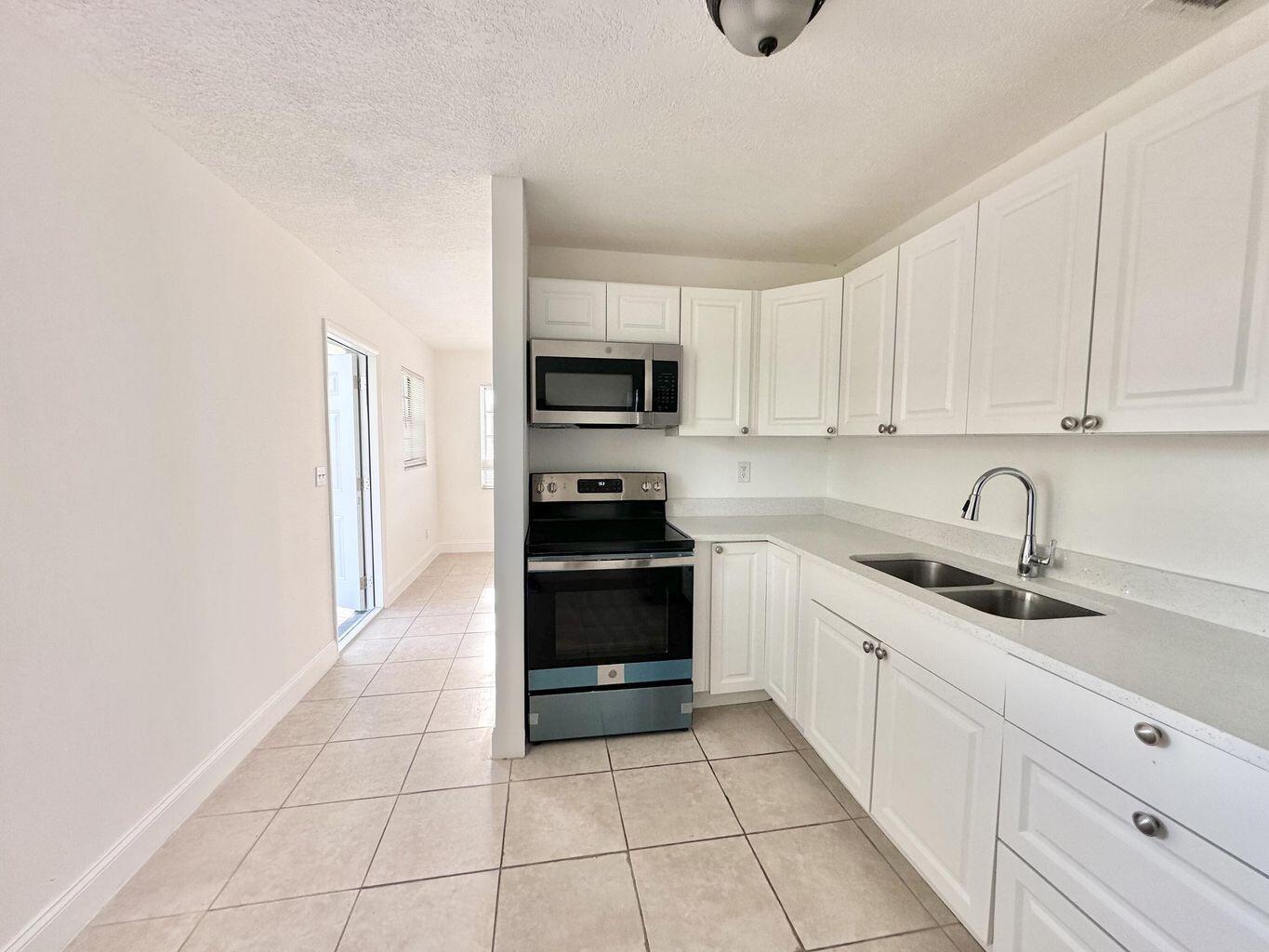 906 Foresteria Drive 3