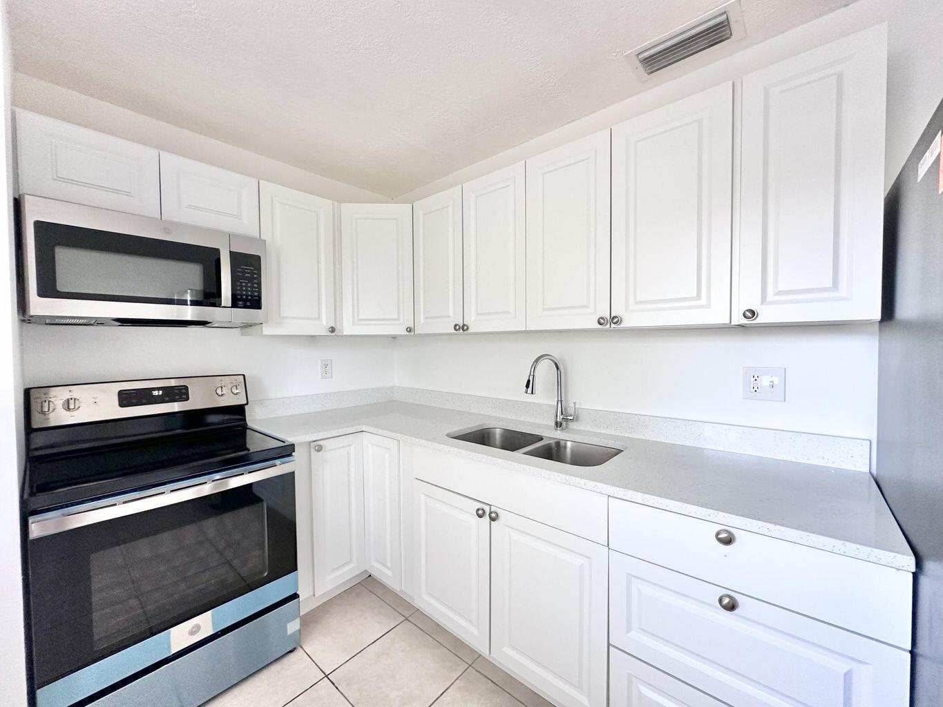 906 Foresteria Drive 3