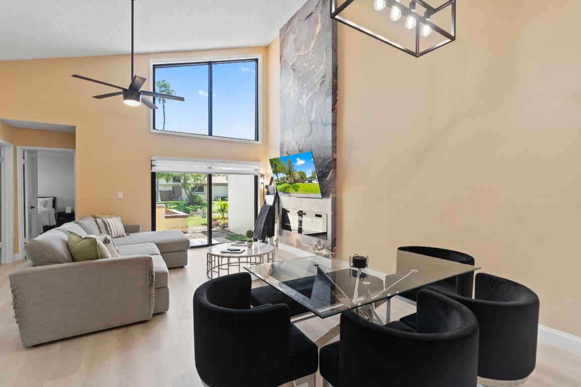 COUNTRY SQUIRE TOWNHOMES CONDO 8 - Residential