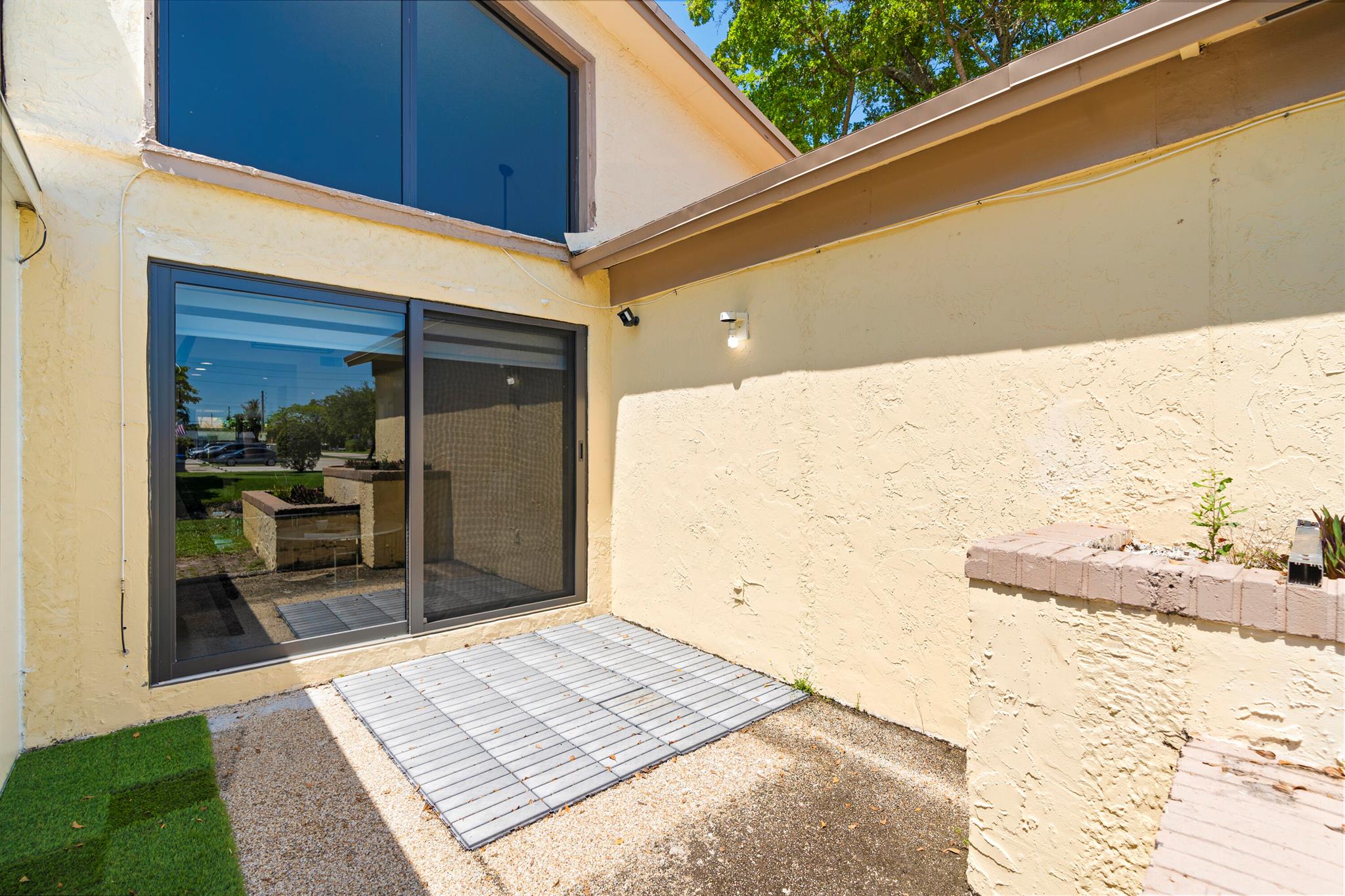 COUNTRY SQUIRE TOWNHOMES - Residential