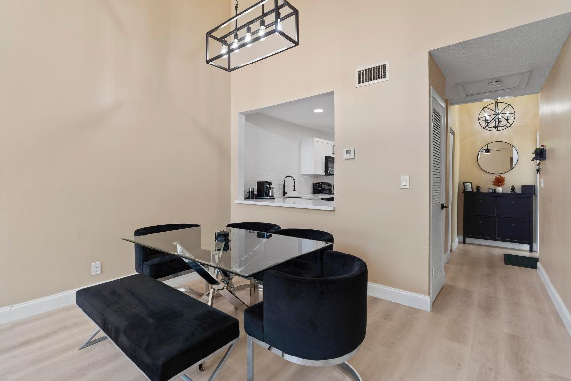 COUNTRY SQUIRE TOWNHOMES CONDO 8 - Residential