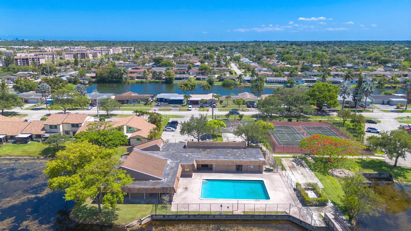 COUNTRY SQUIRE TOWNHOMES CONDO 8 - Residential