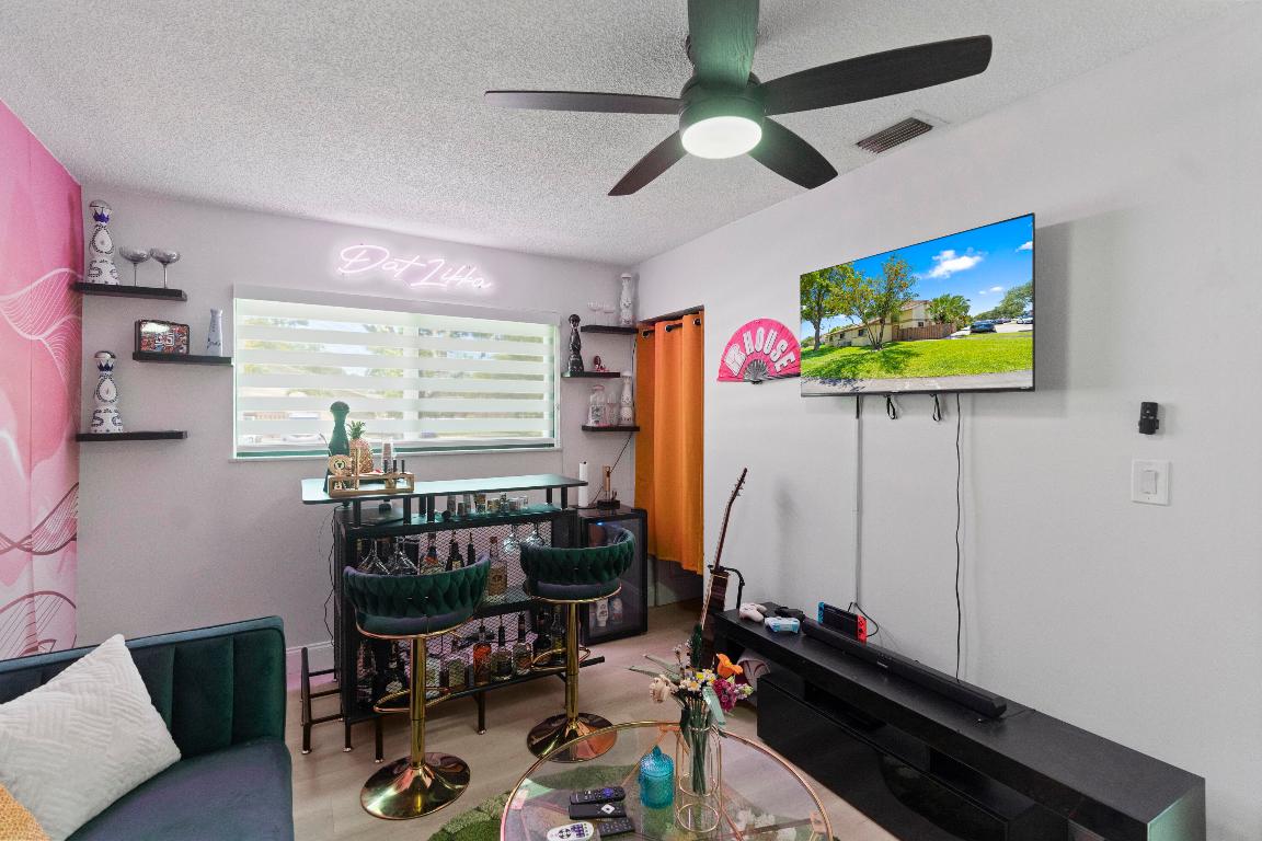 COUNTRY SQUIRE TOWNHOMES CONDO 8 - Residential