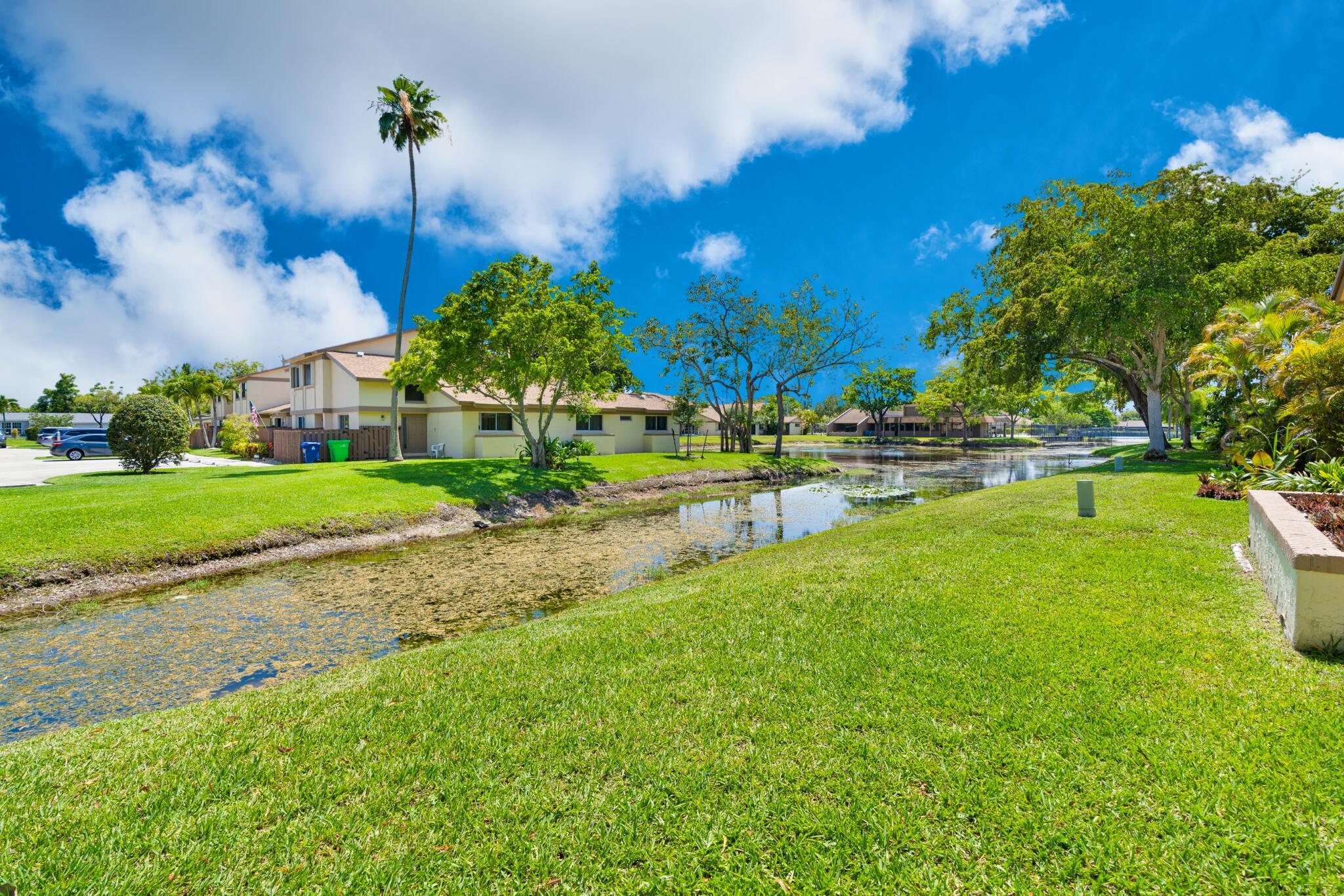 COUNTRY SQUIRE TOWNHOMES - Residential