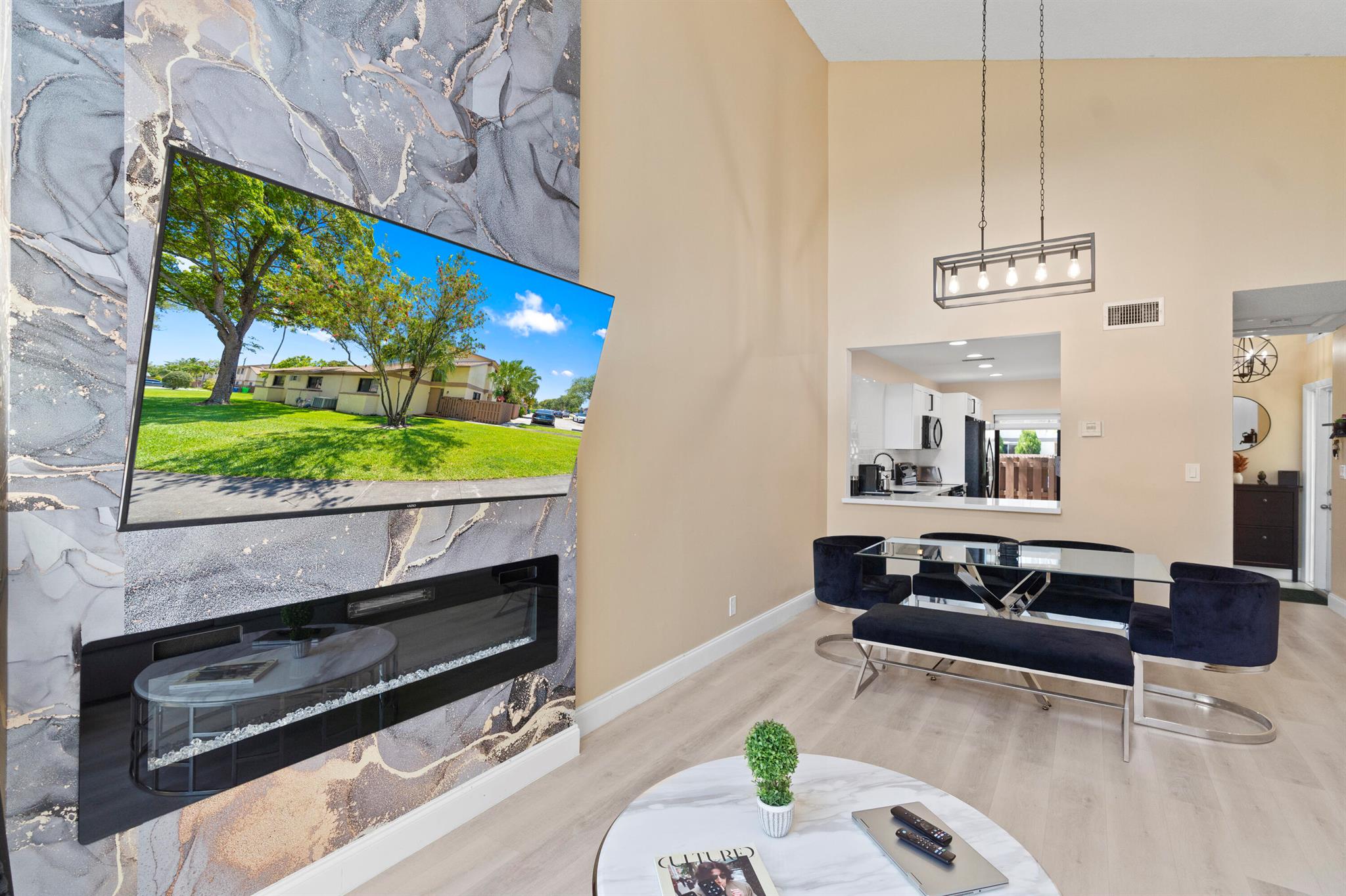 COUNTRY SQUIRE TOWNHOMES - Residential