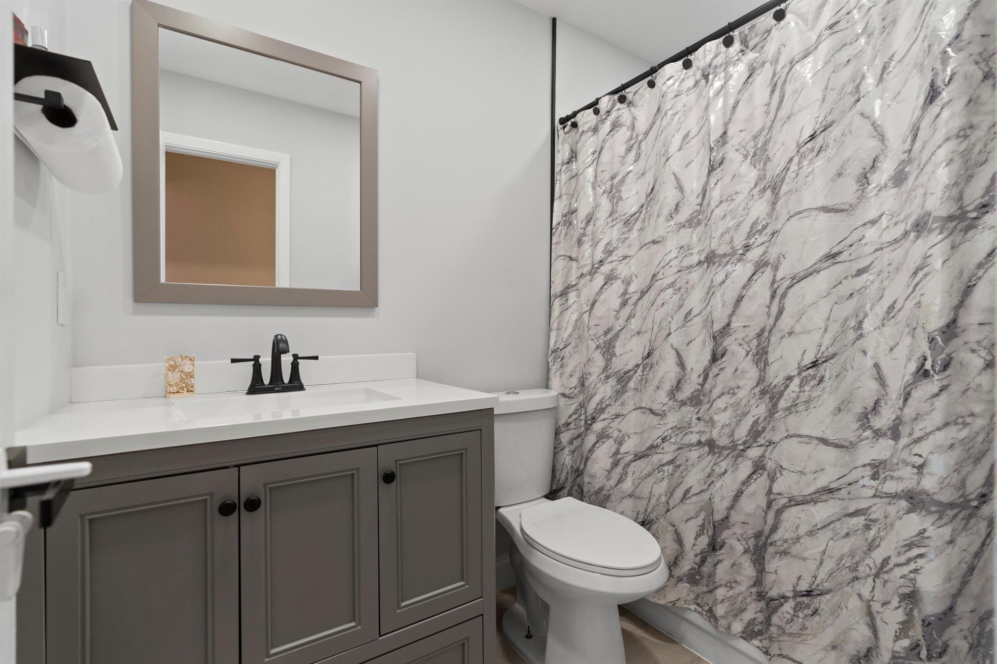 COUNTRY SQUIRE TOWNHOMES - Residential